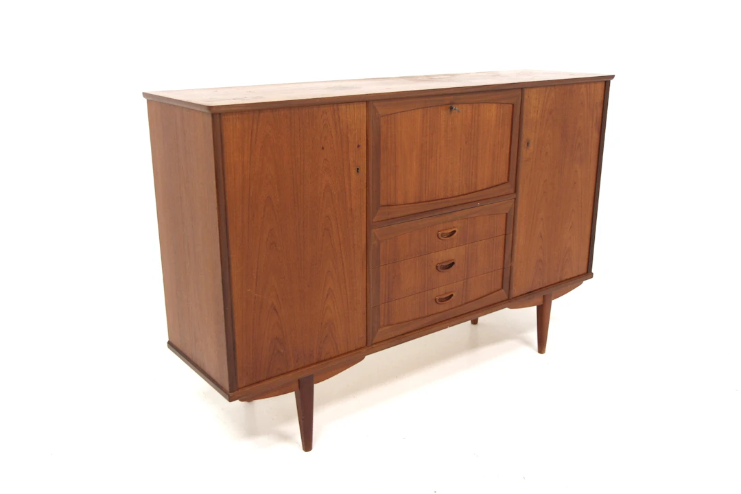 Sideboard / Highboard Year: 1950s Origin: Swe. Material: Teak W: 164cm