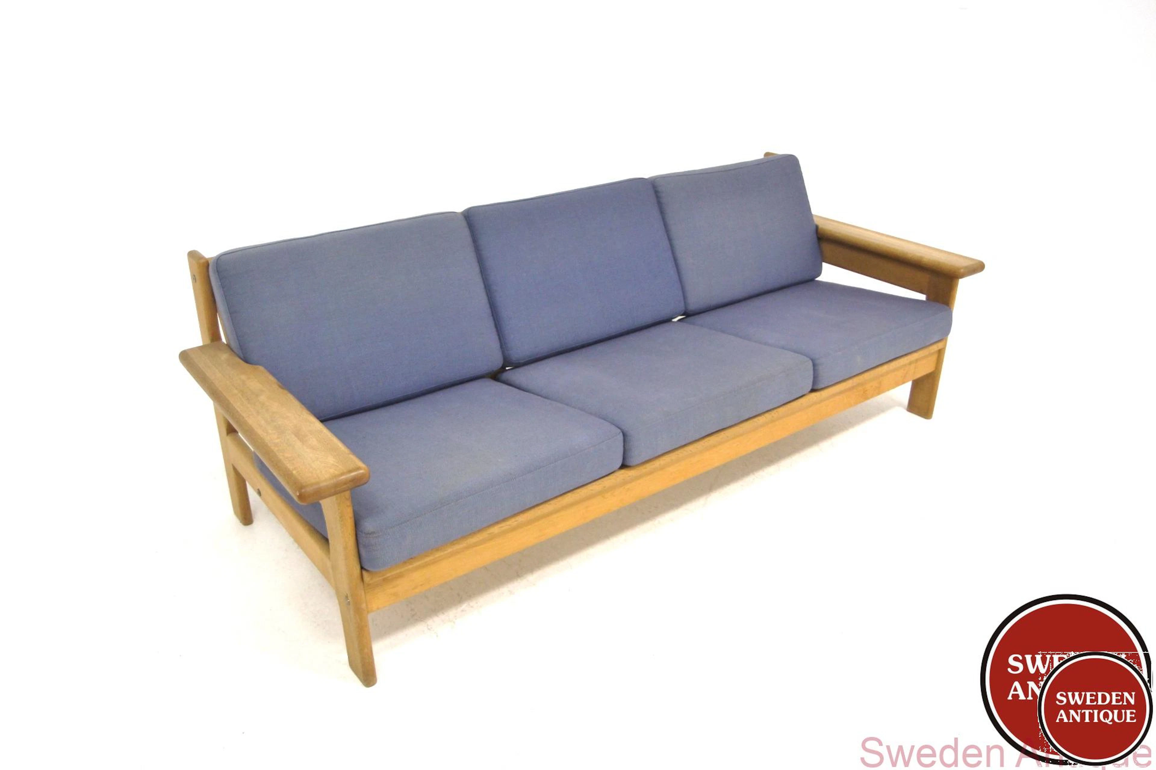 3-seat sofa Laboremus, Viborg Year: 1960s Origin: Den. Material: Oak