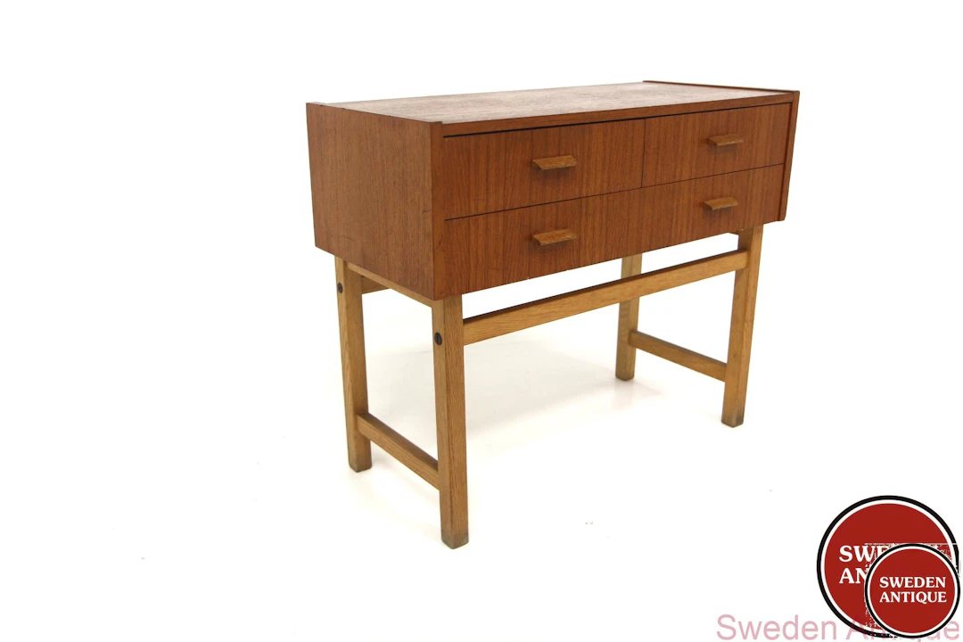 Chest of drawers Year: 1960s Origin: Swe. Material: Teak Oak W: 65cm
