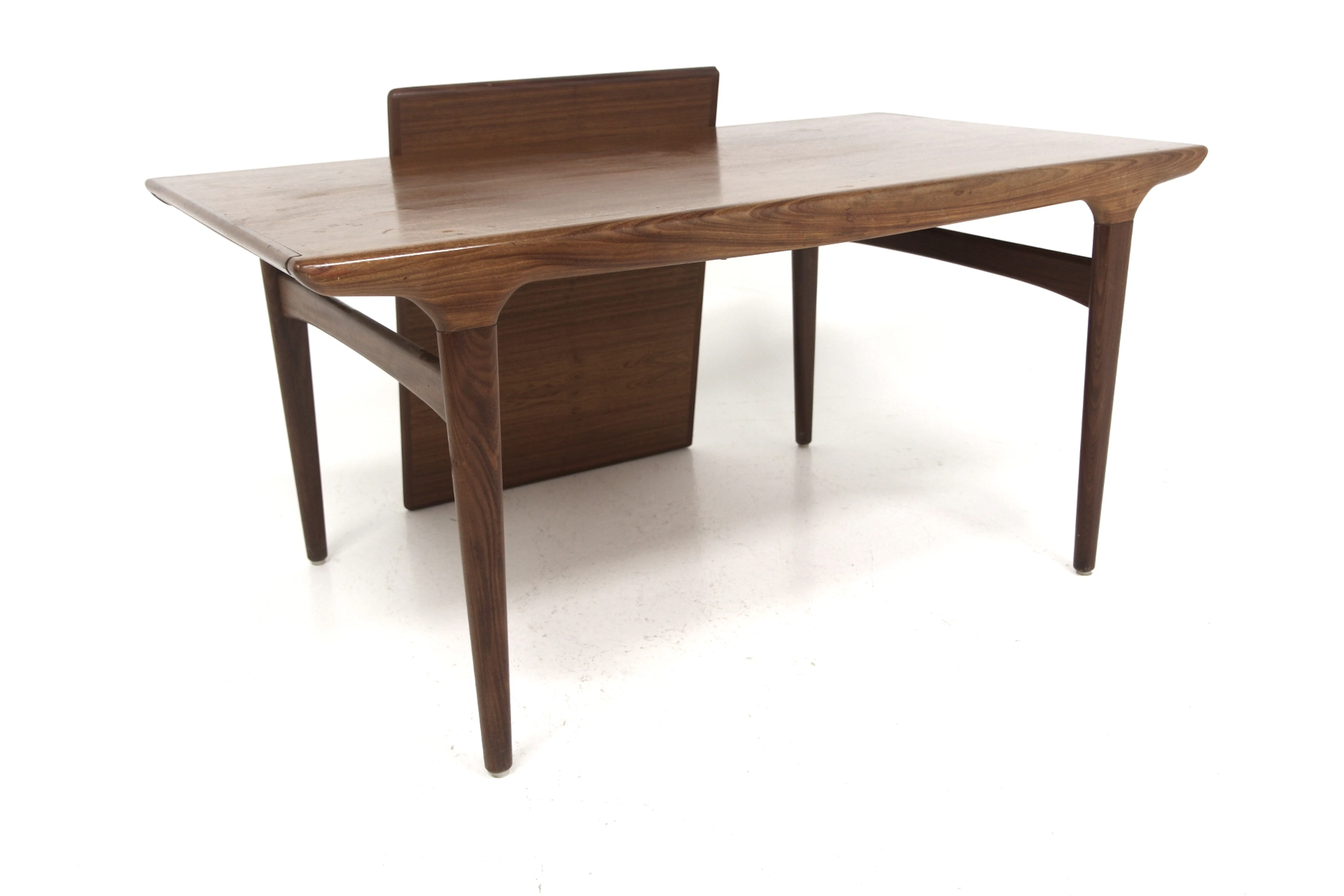 Dining table Johannes andersen for Uldum Møbelfabrik Year: 1960s Origin: