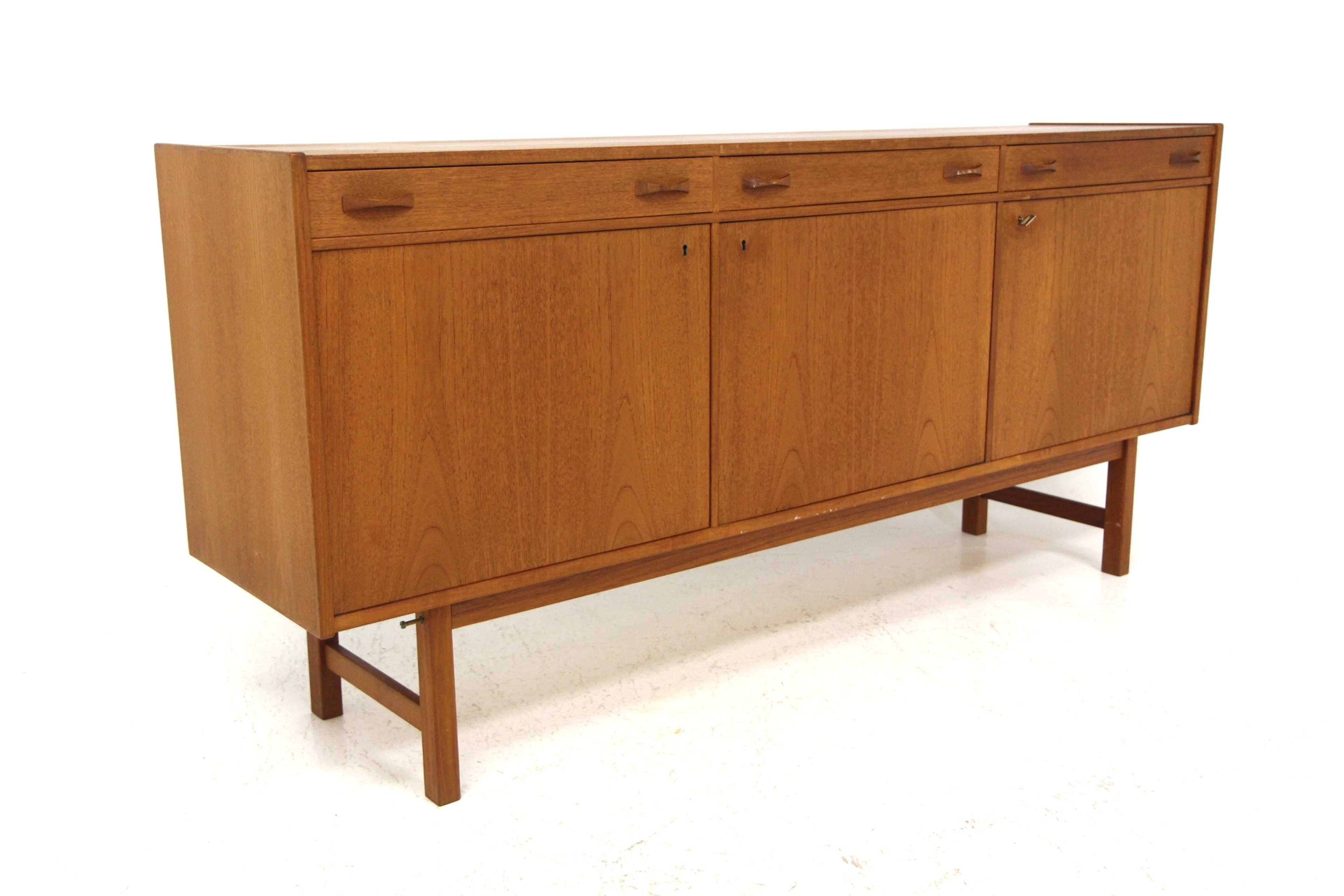 Sideboard Ulferts Möbelfabrik, Tibro Year: 1960s Origin: Swe. Material: