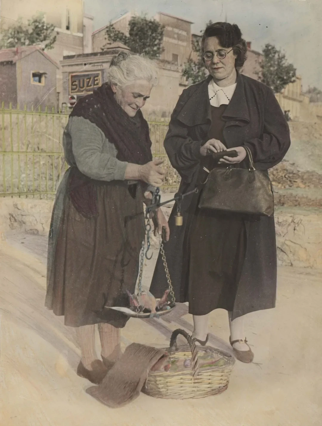 PHOTOGRAPHES AMATEURS, c.1880-1960 - Lot 388