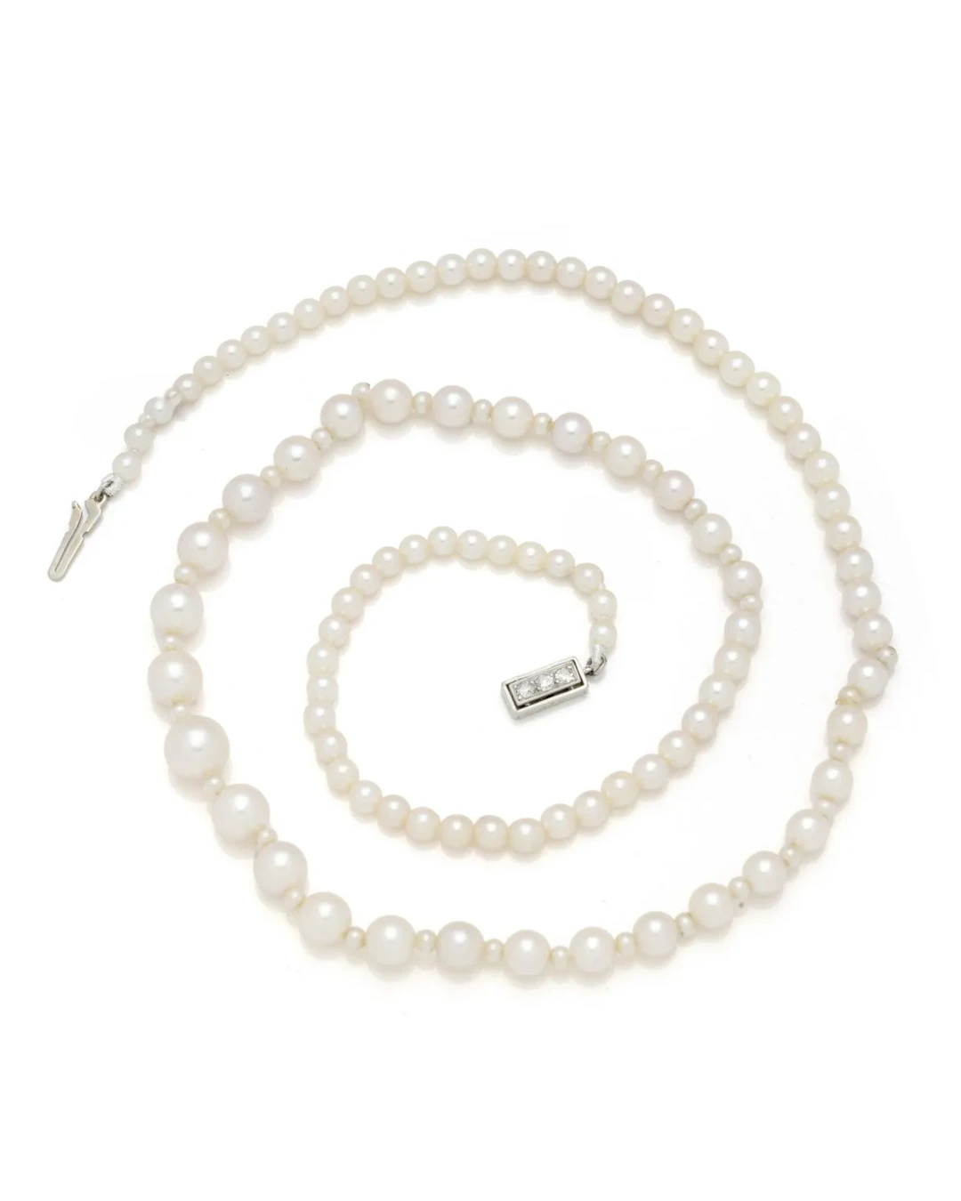 COLLIER formé de perles blanches de culture (de 3.37 mm à 7. - Lot 250