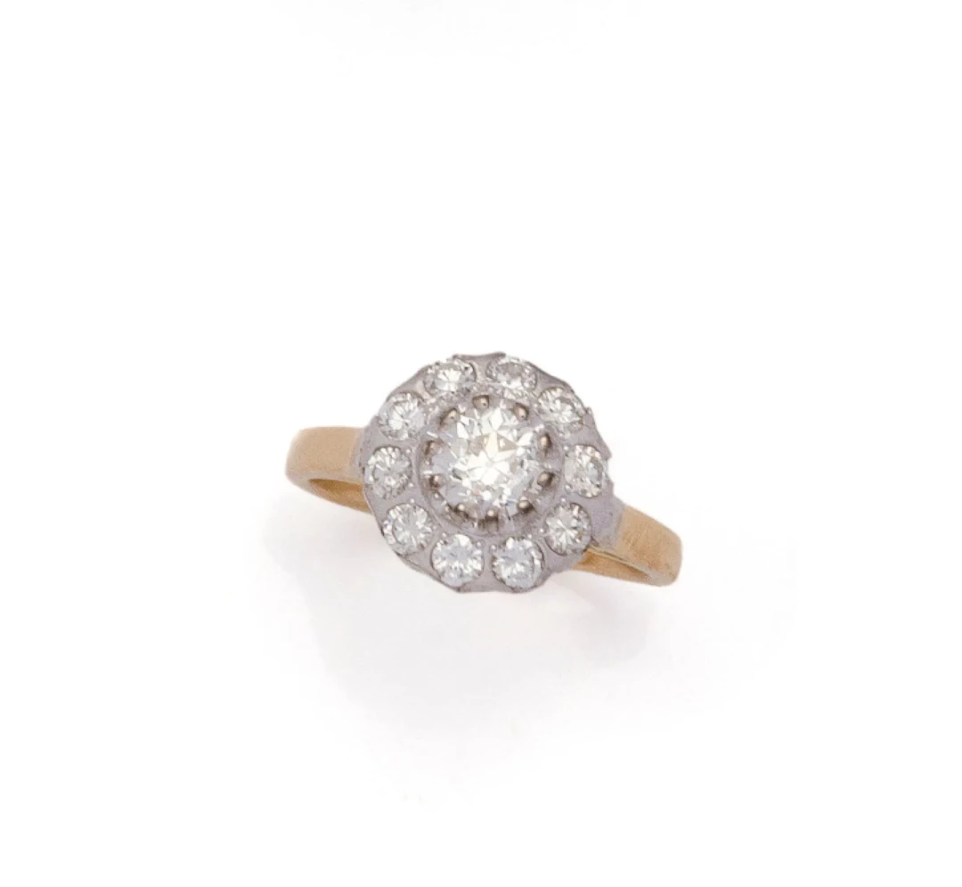 BAGUE MARGUERITE en or 2 tons rhodié 18K (750/1000) centrée - Lot 44