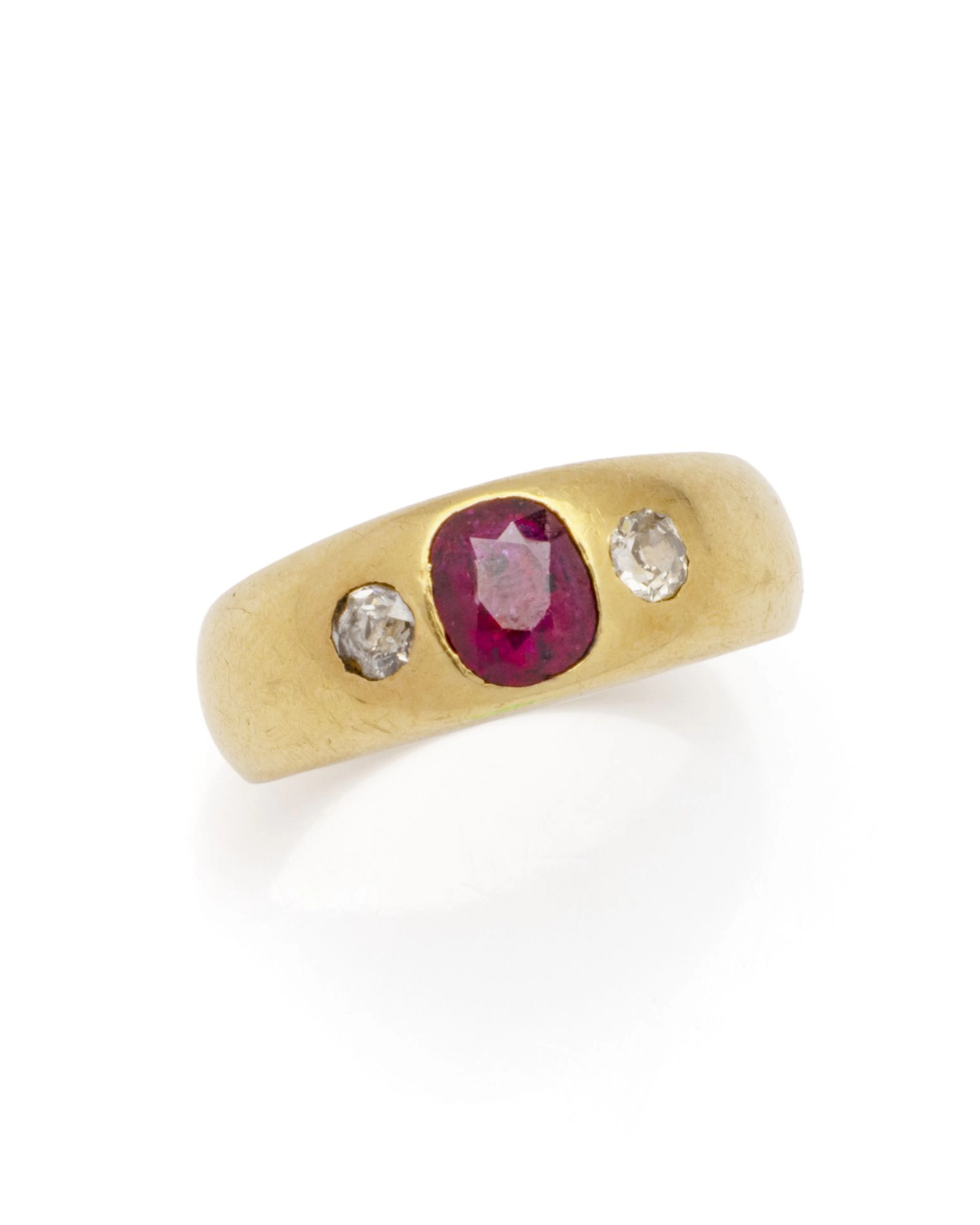BAGUE JONC en or jaune 18K (750/1000) centré d'un rubis cous - Lot 170