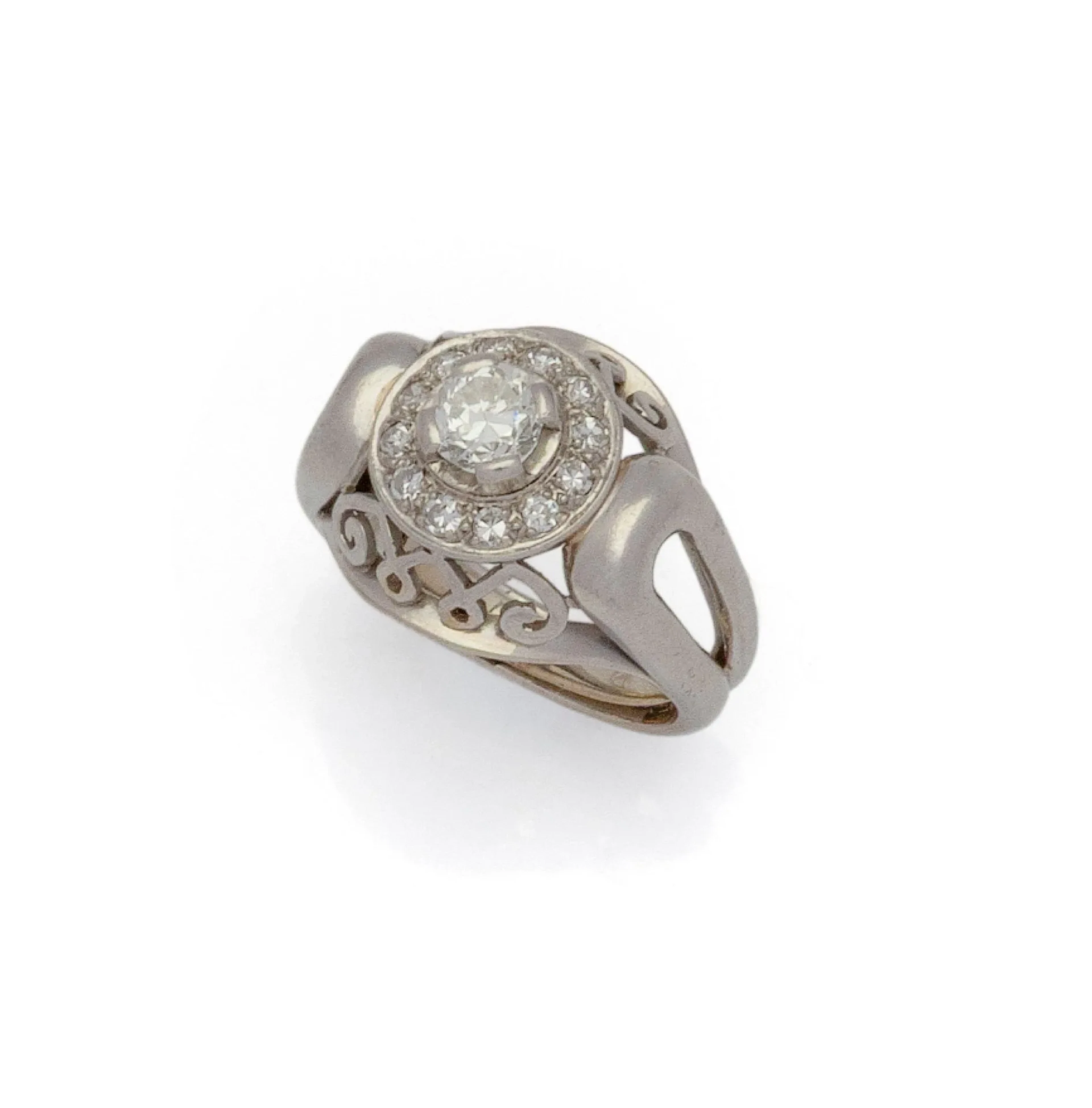 BAGUE DÔME en or gris 18K (750/1000) et platine (850/1000) c - Lot 80