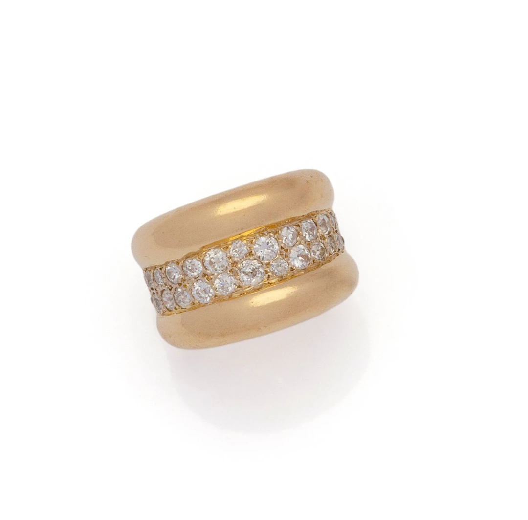 BAGUE BANDEAU en or jaune 18K (750/1000) centrée de 2 lignes - Lot 180