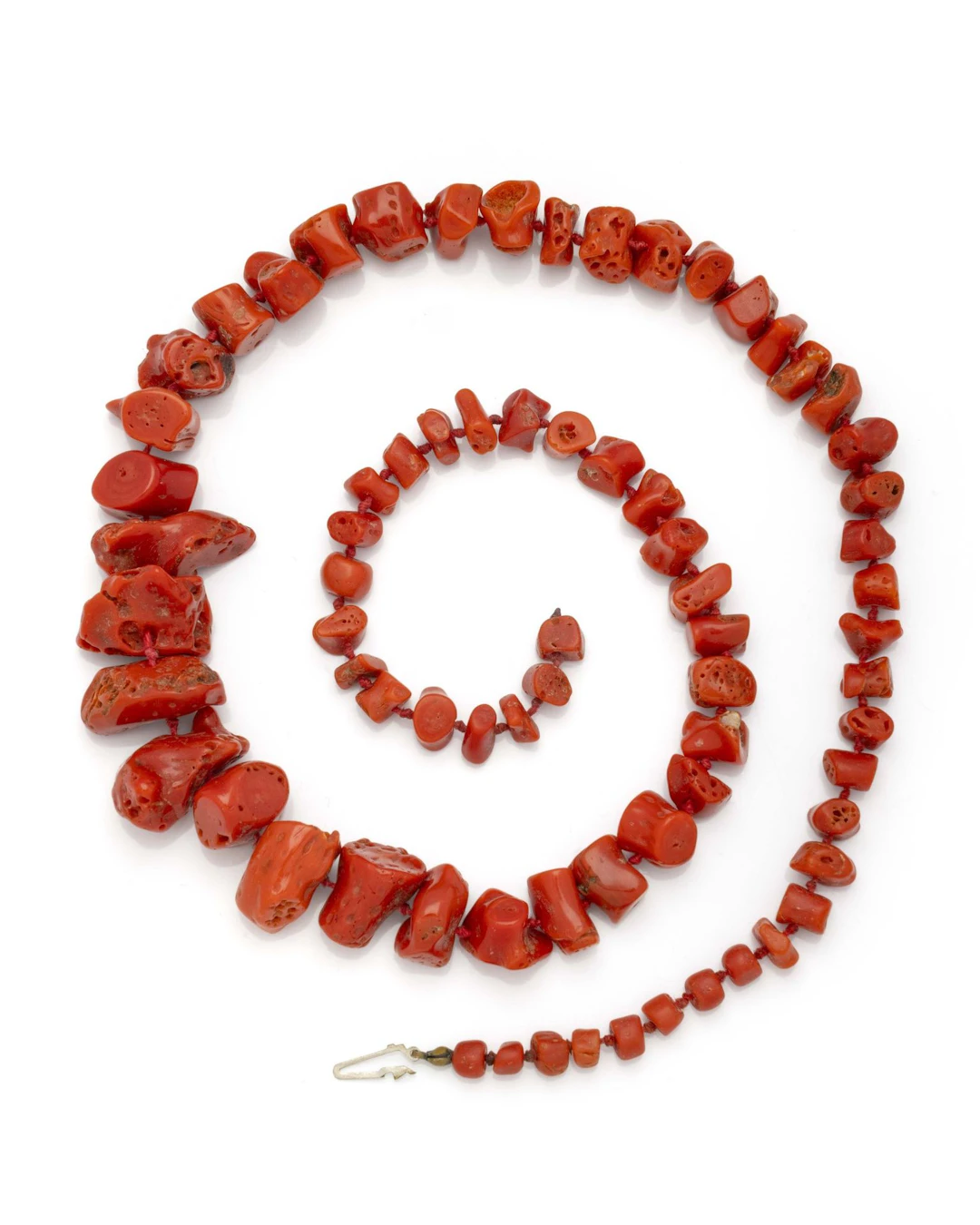 COLLIER CORAIL formé d’une chute de racine de corail rouge, - Lot 292