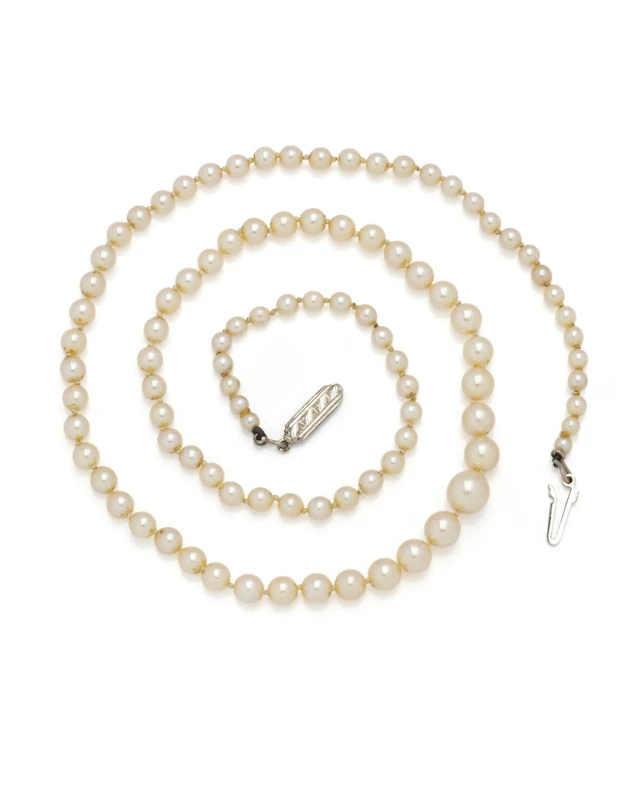 COLLIER formé d’une chute de 96 perles blanches de culture ( - Lot 296
