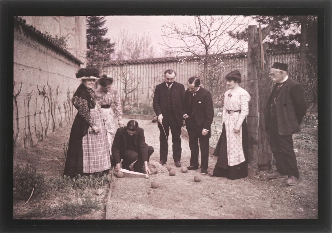 ENTOURAGE DES FRÈRES LUMIÈRE - Lot 28
