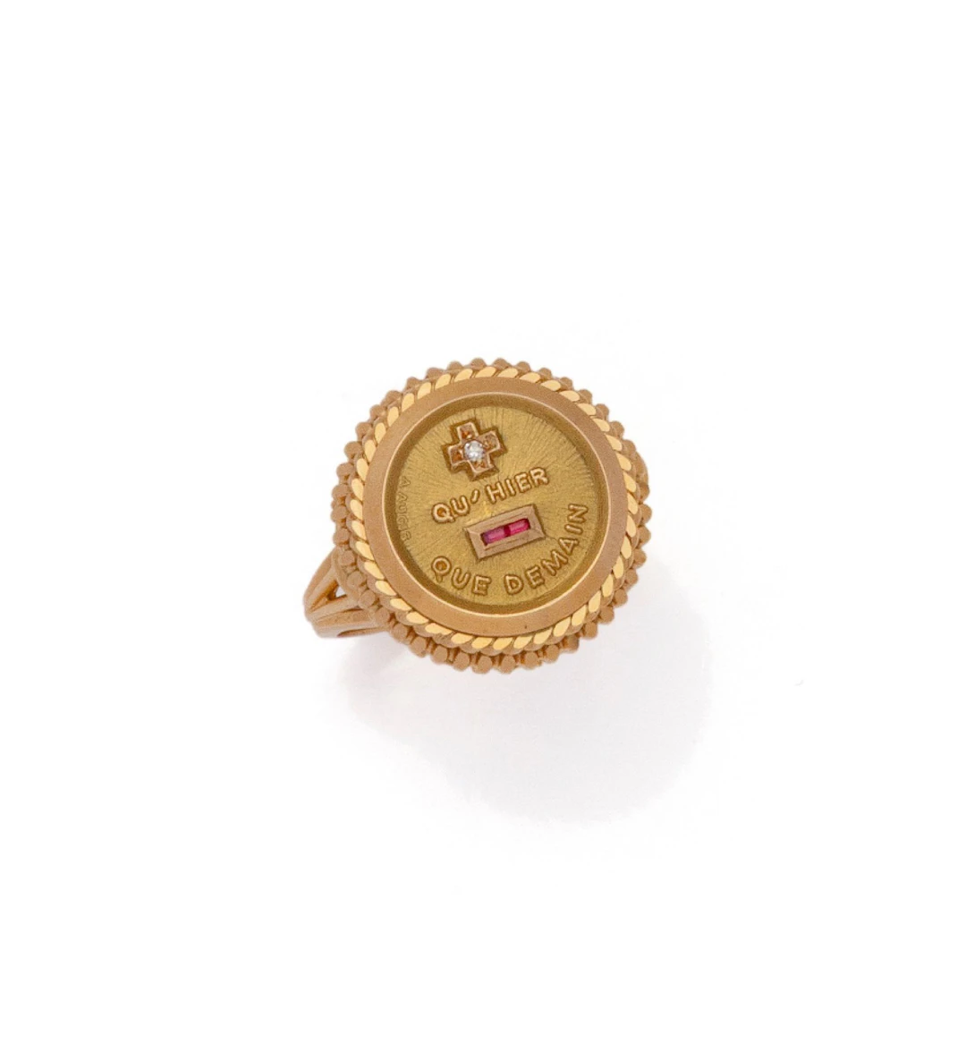 BAGUE en or jaune 18K (750/1000) ornée d’une médaille d’Amou - Lot 50