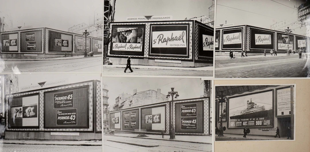 Enseignes et Affiches publicitaires à Marseille, c. 1935. - Lot 363