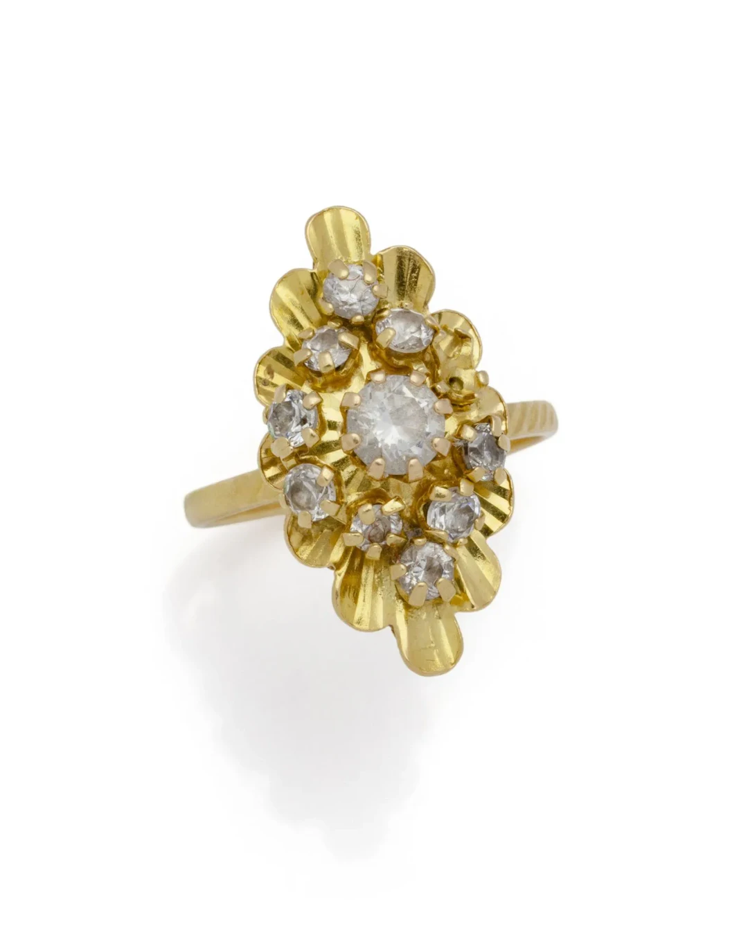 BAGUE MARQUISE en or jaune 18K (750/1000) rehaussée de pierr - Lot 259