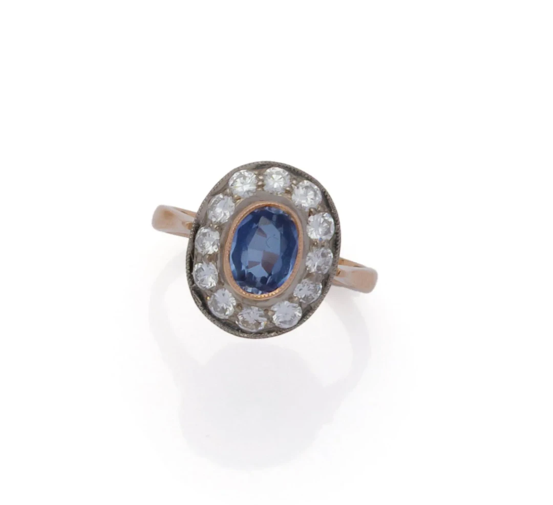 BAGUE en or 2 tons (585/1000) ornée d’un saphir ovale en ser - Lot 194