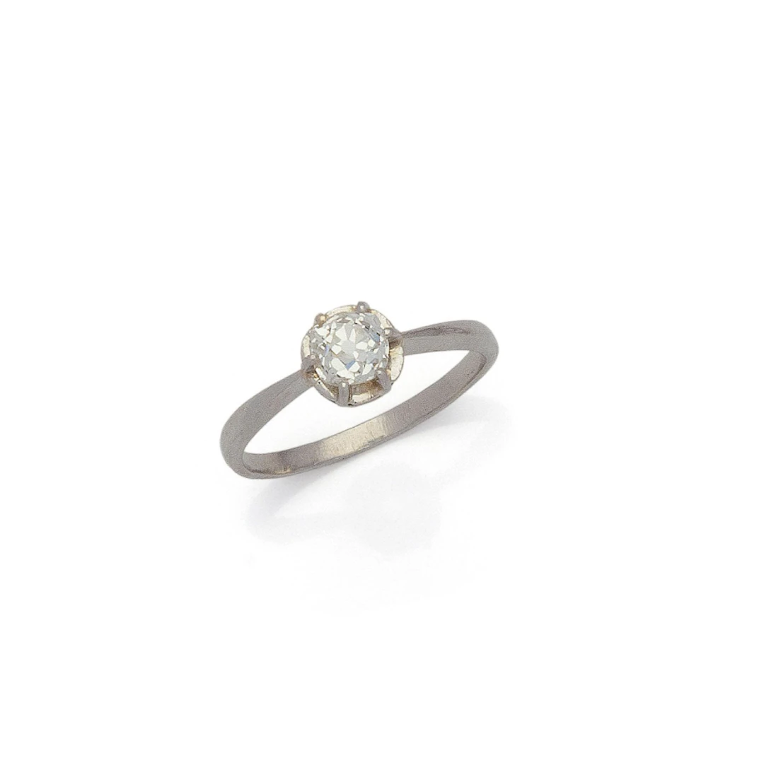 SOLITAIRE en or gris 18K (750/1000) orné d'un diamant old mi - Lot 225