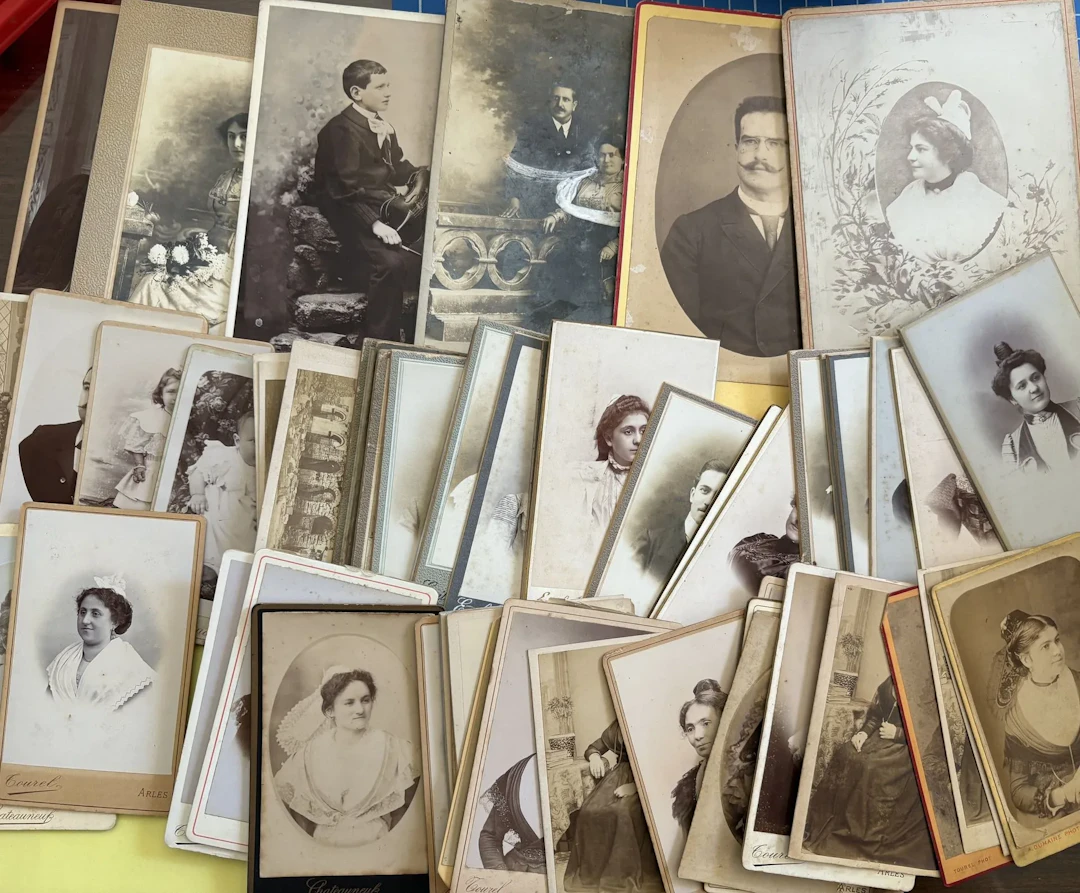 125 PORTRAITS PAR DES STUDIOS DES BOUCHES DU RHONE, (105), D - Lot 67