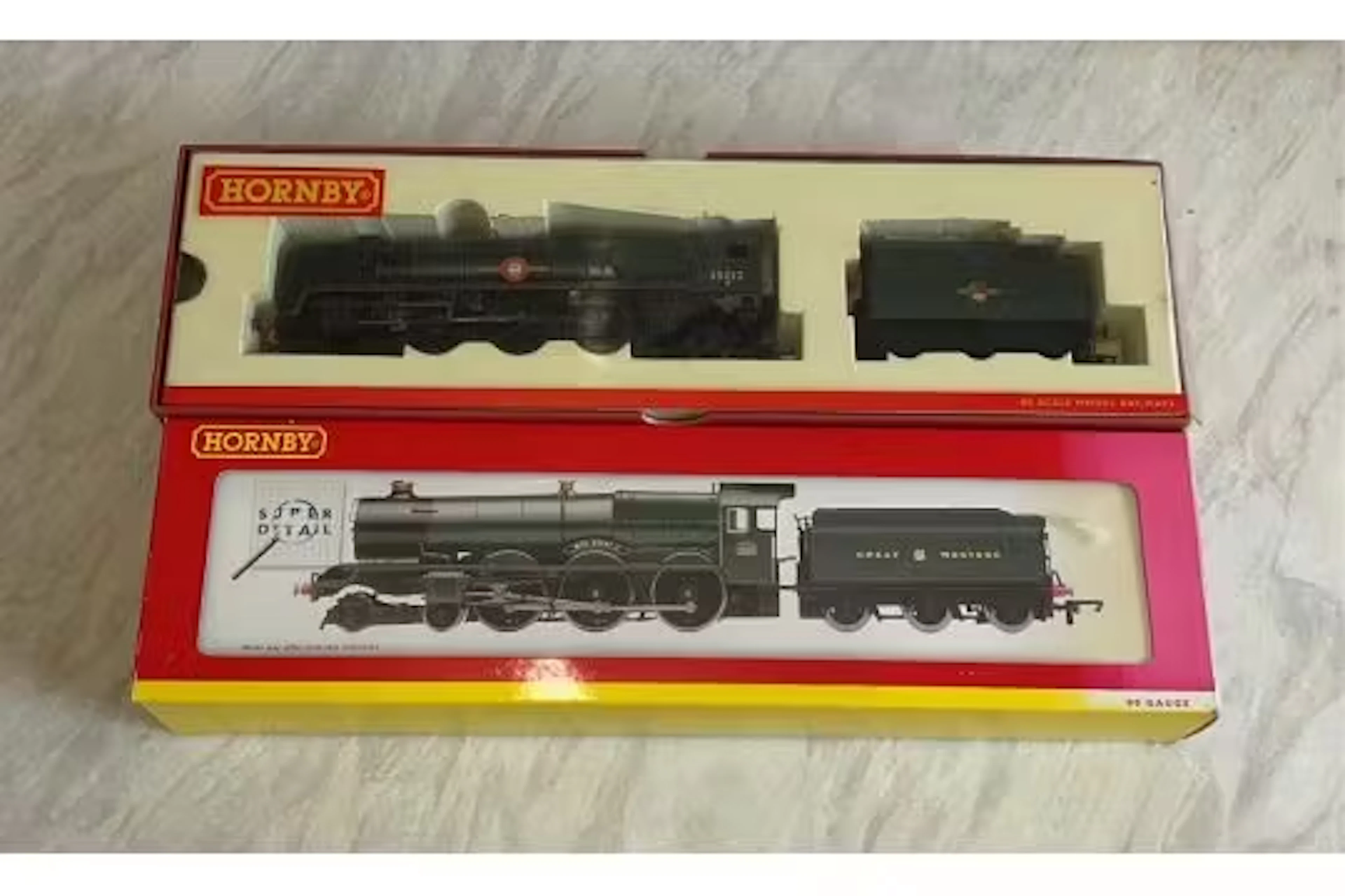 OO Gauge - Hornby collection, to include Class 8P 'Merchant Navy'