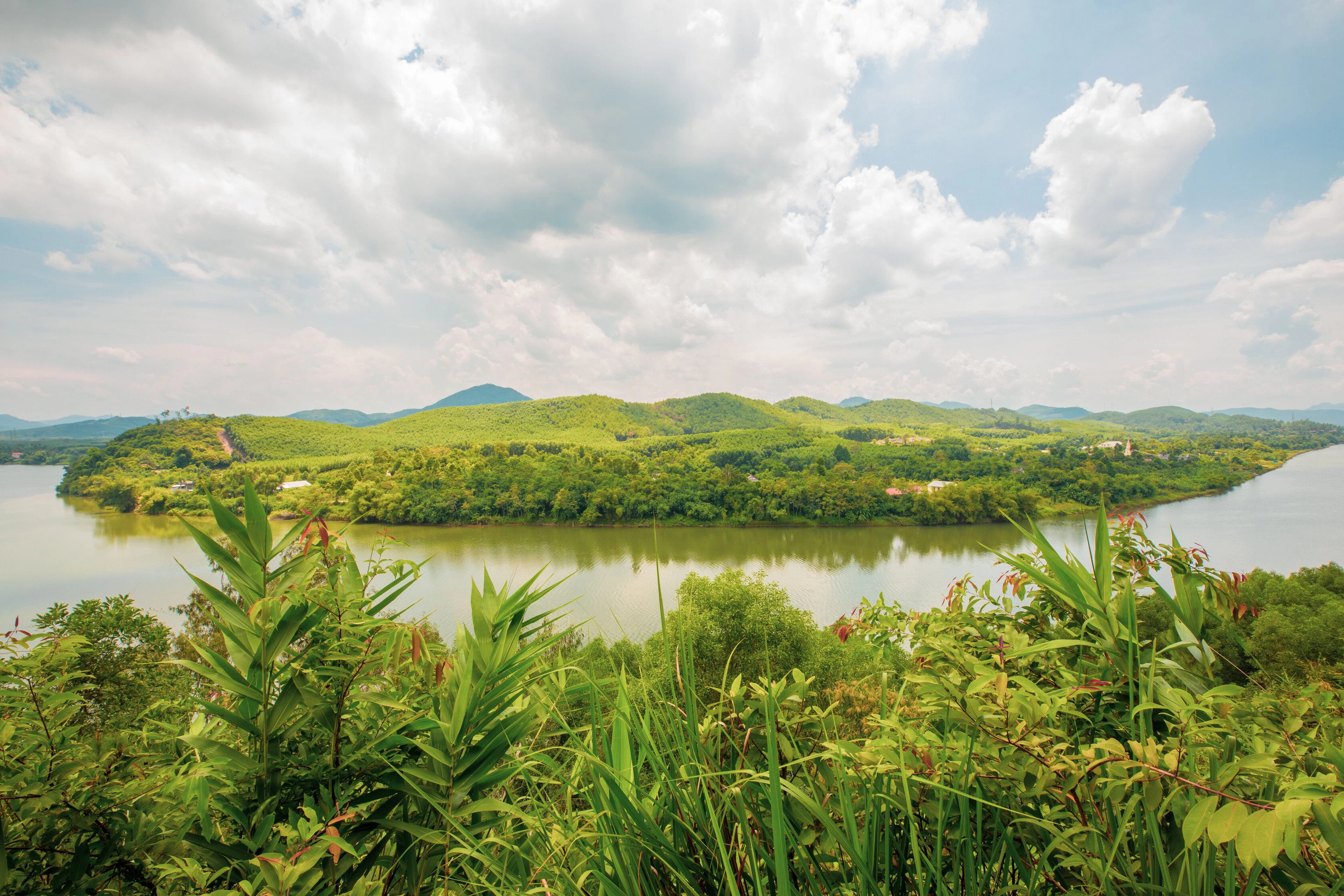 Romantic river in Hue - Viet Ha Tran