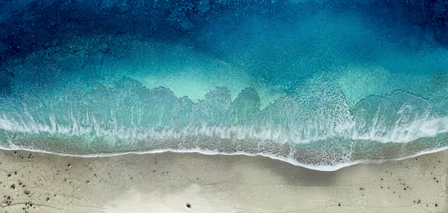 Luminous Waters - Ana Hefco