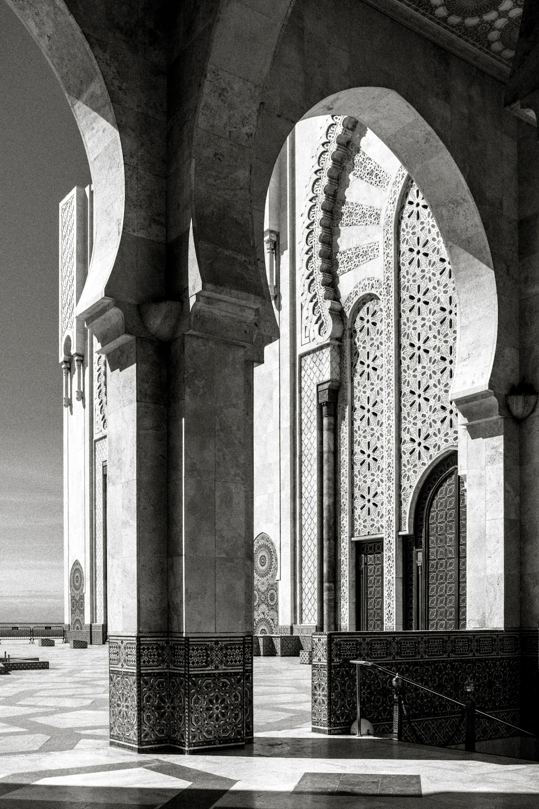 Mosque by the Sea - Serge Horta