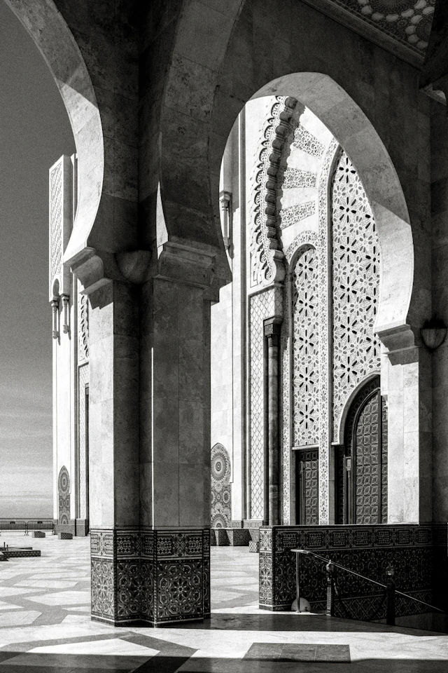 Mosque by the Sea - Serge Horta