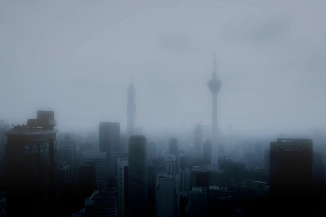 Kuala Lumpur in the Mist (Small Edition) - Serge Horta