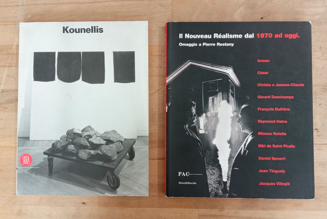 JANNIS KOUNELLIS E NOUVEAU RÉALISME - Lotto unico di 2 cataloghi
