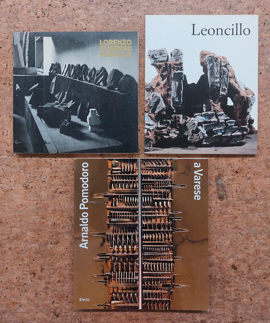 ARNALDO POMODORO, LEONCILLO E LORENZO GUERRINI - Lotto unico di 3 cataloghi