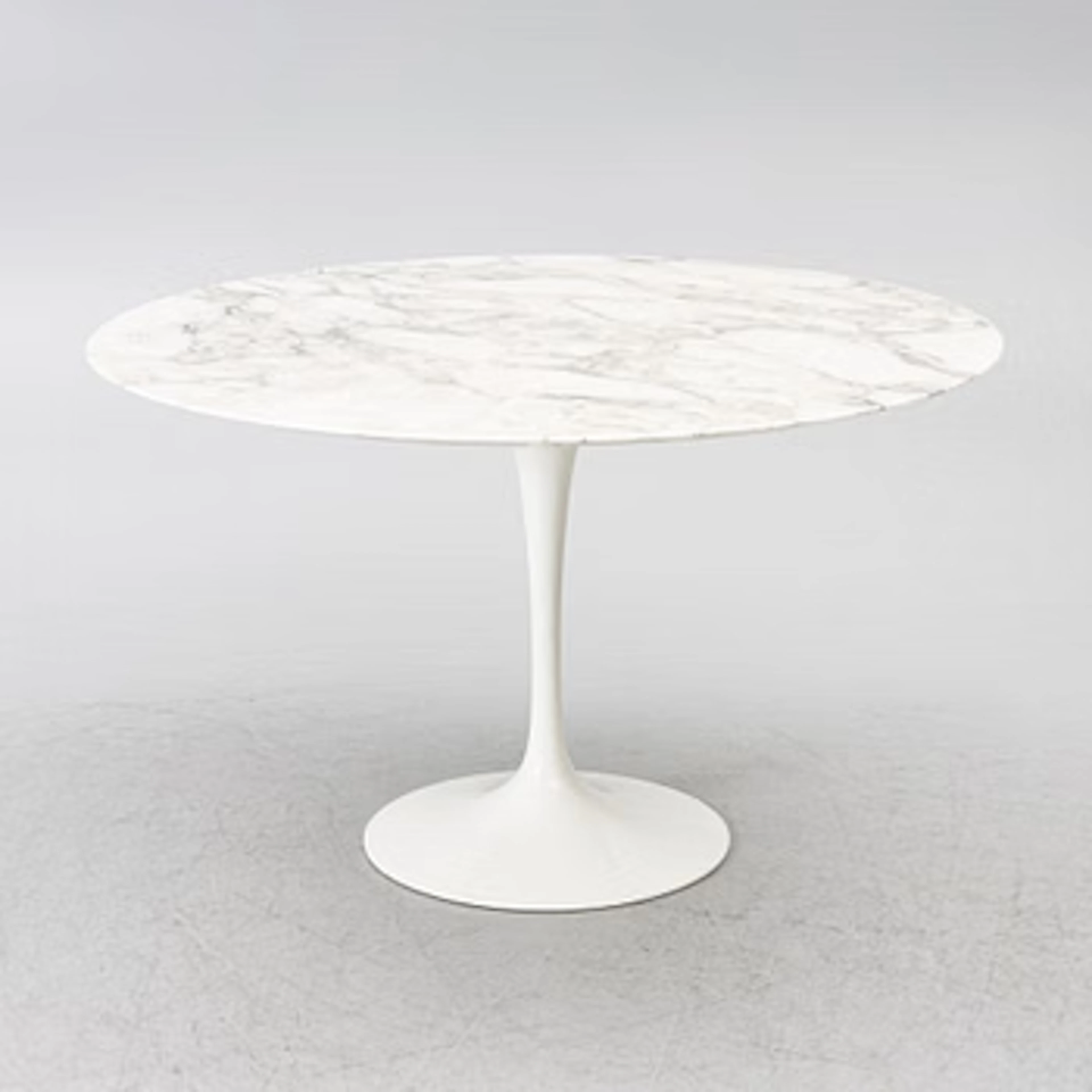 Eero Saarinen, Dining table, “Tulip”, Knoll Studio.