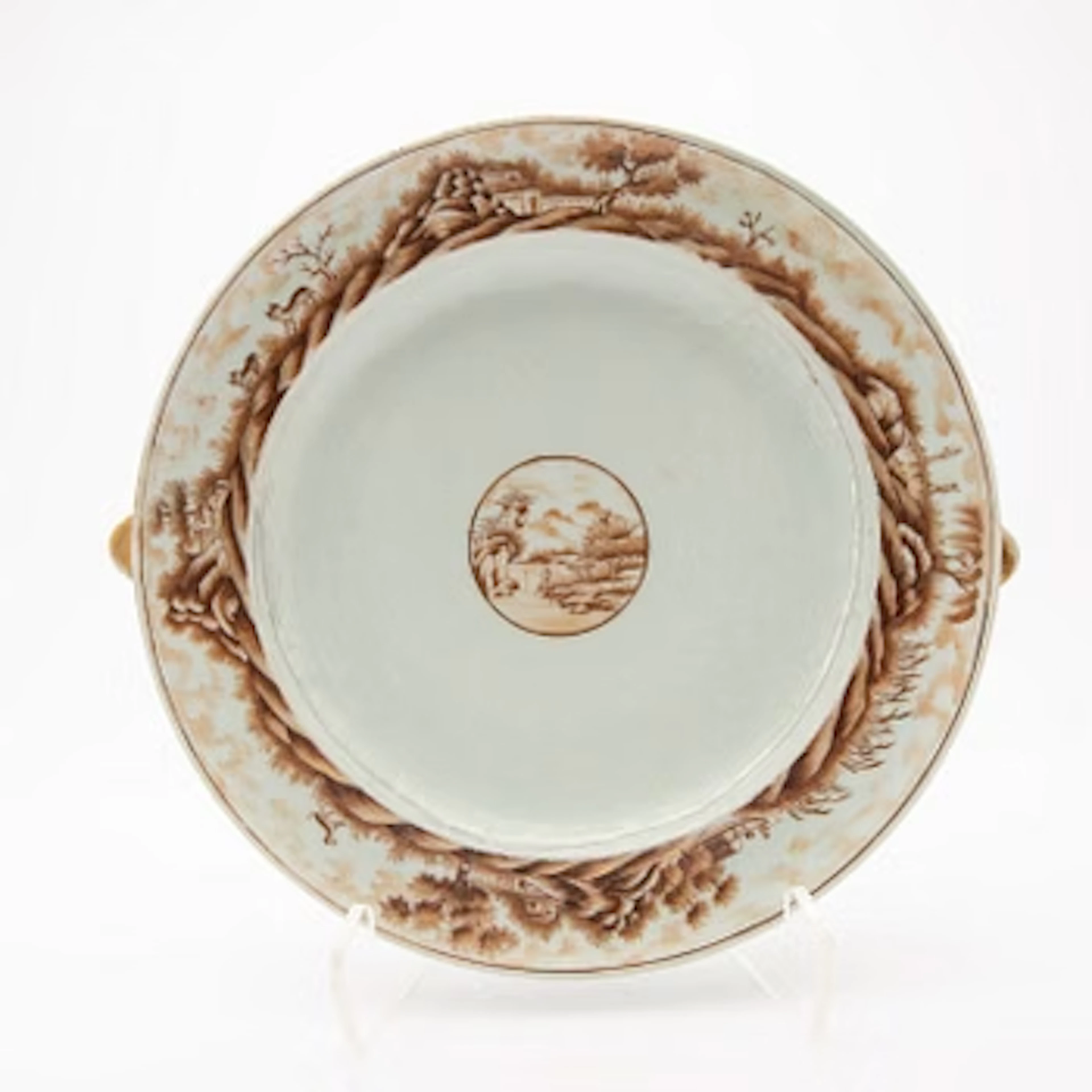 A Chinese Export hot water dish, Qing dynasty, Jiaqing (1796-1820).