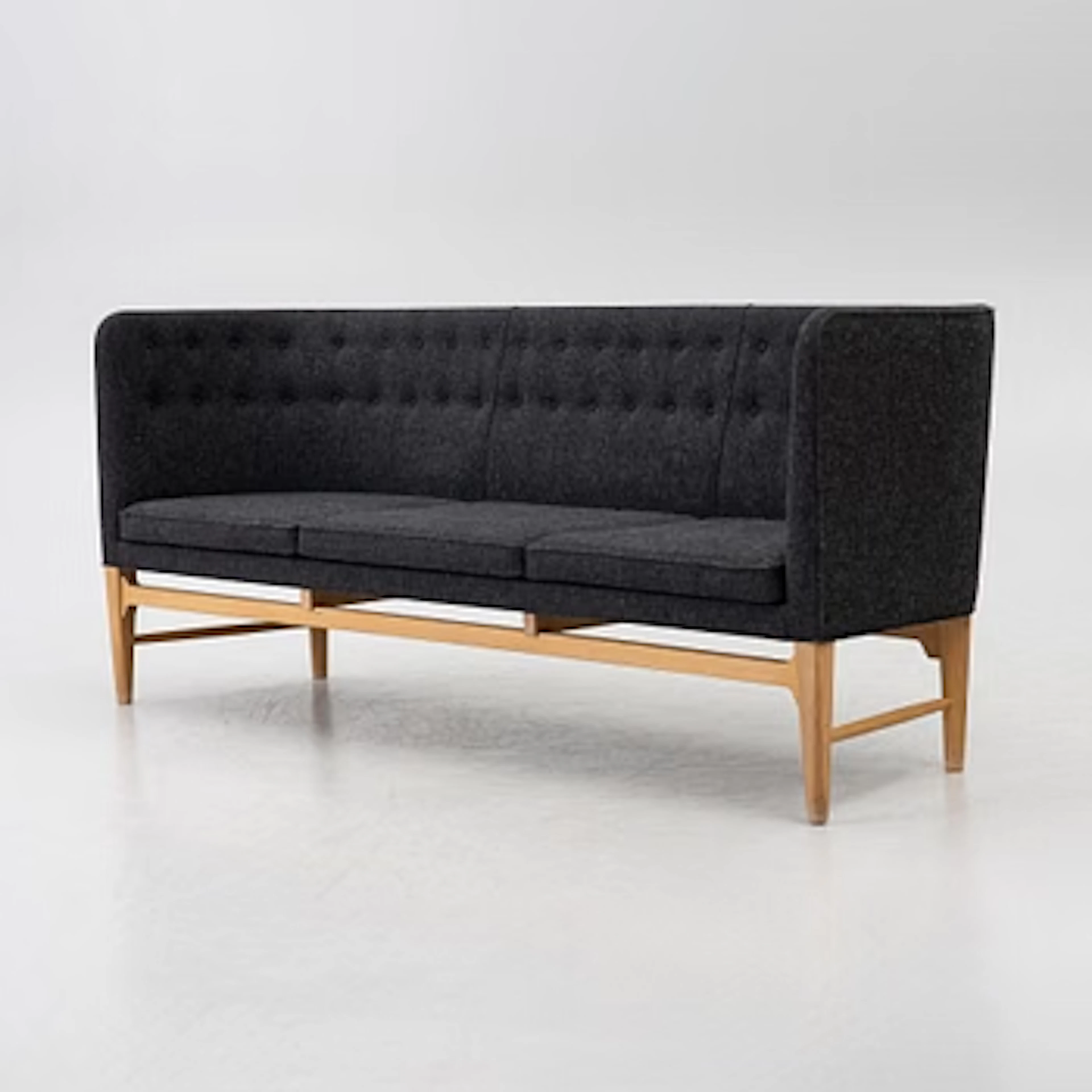 Arne Jacobsen, & Flemming Lassen, Soffa, ”Mayor AJ5”, &Tradition