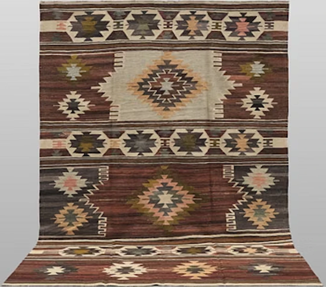 A Kelim carpet, 295 x 198 cm.