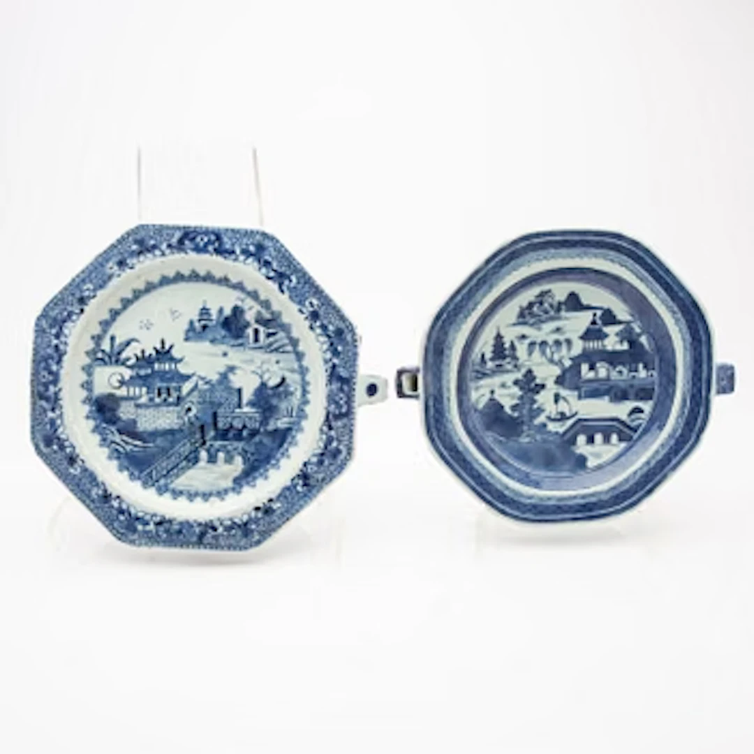 Two blue and white Chinese Export hot water dishesQing dynasty, one