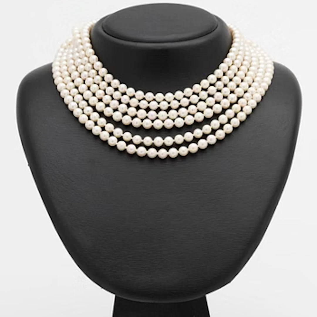 Pearl necklace of Akoya pearls.