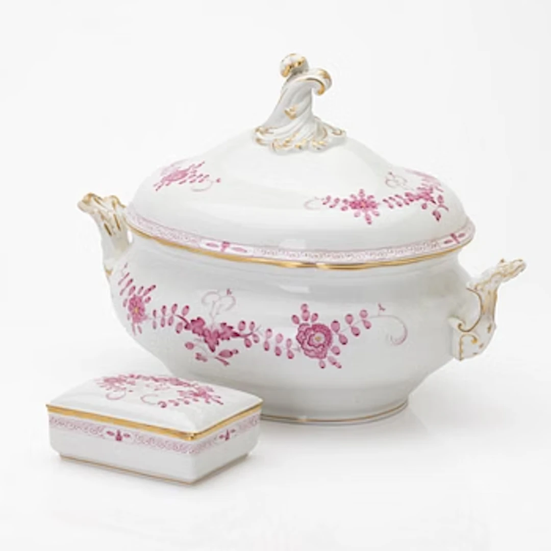 Meissen, Tureen and lidded box, porcelain, 20th century.