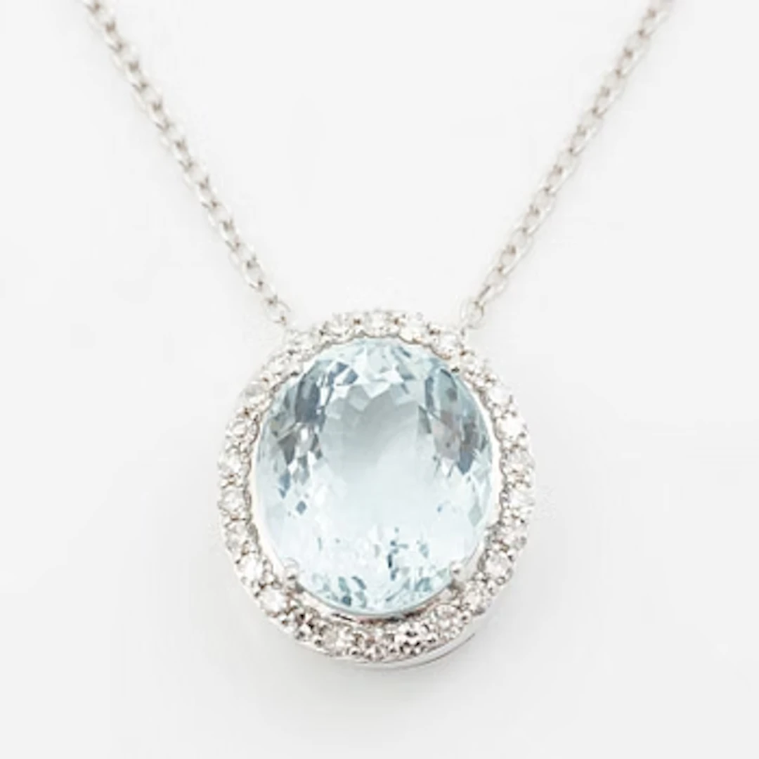 Necklace 18K white gold with oval aquamarine and brilliant-cut diamonds.