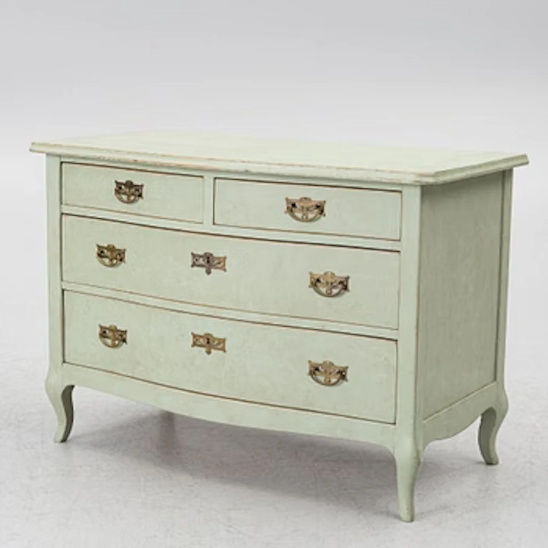 Chest of drawers, early 20th century.