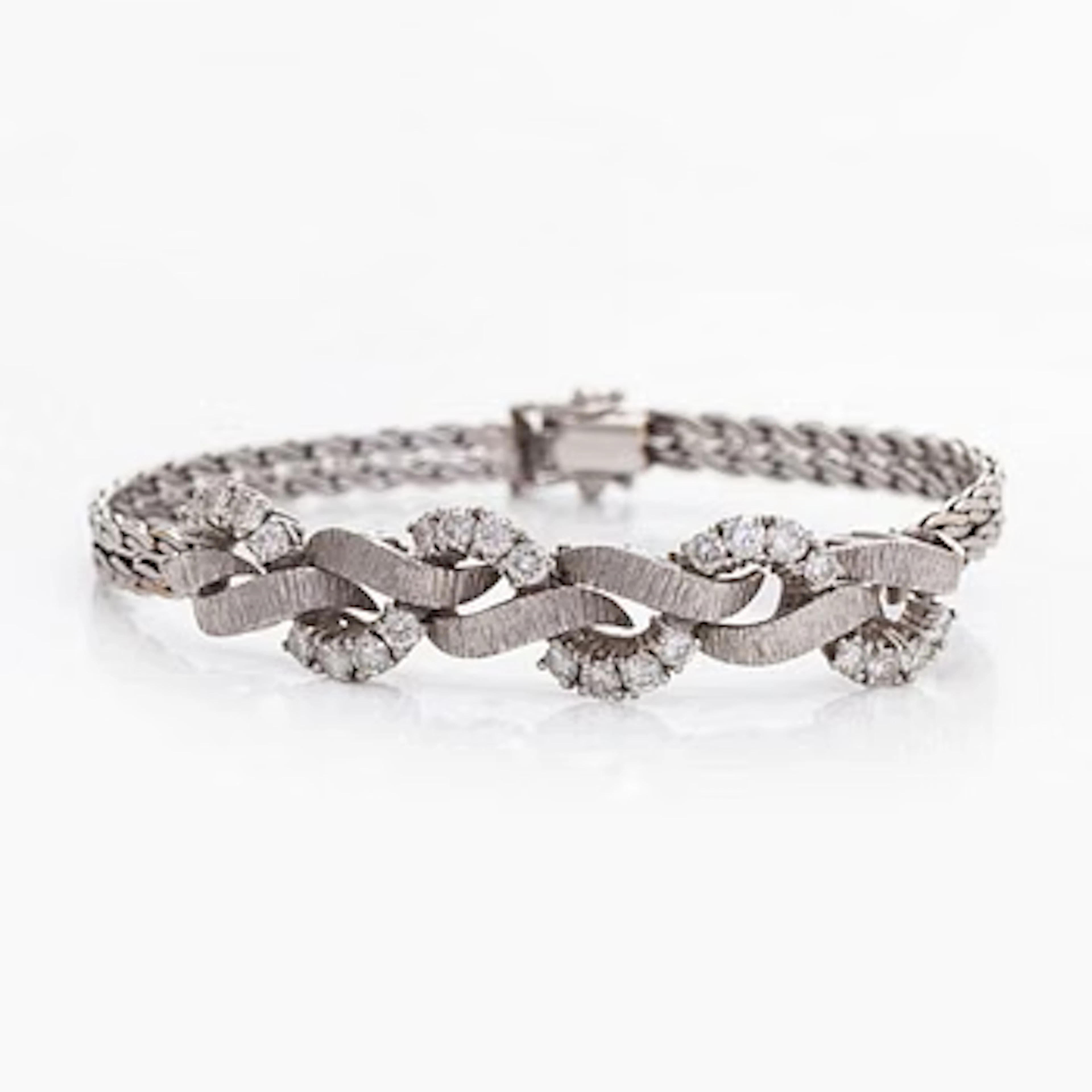 Bracelet, brilliant cut diamonds, 18K white gold.