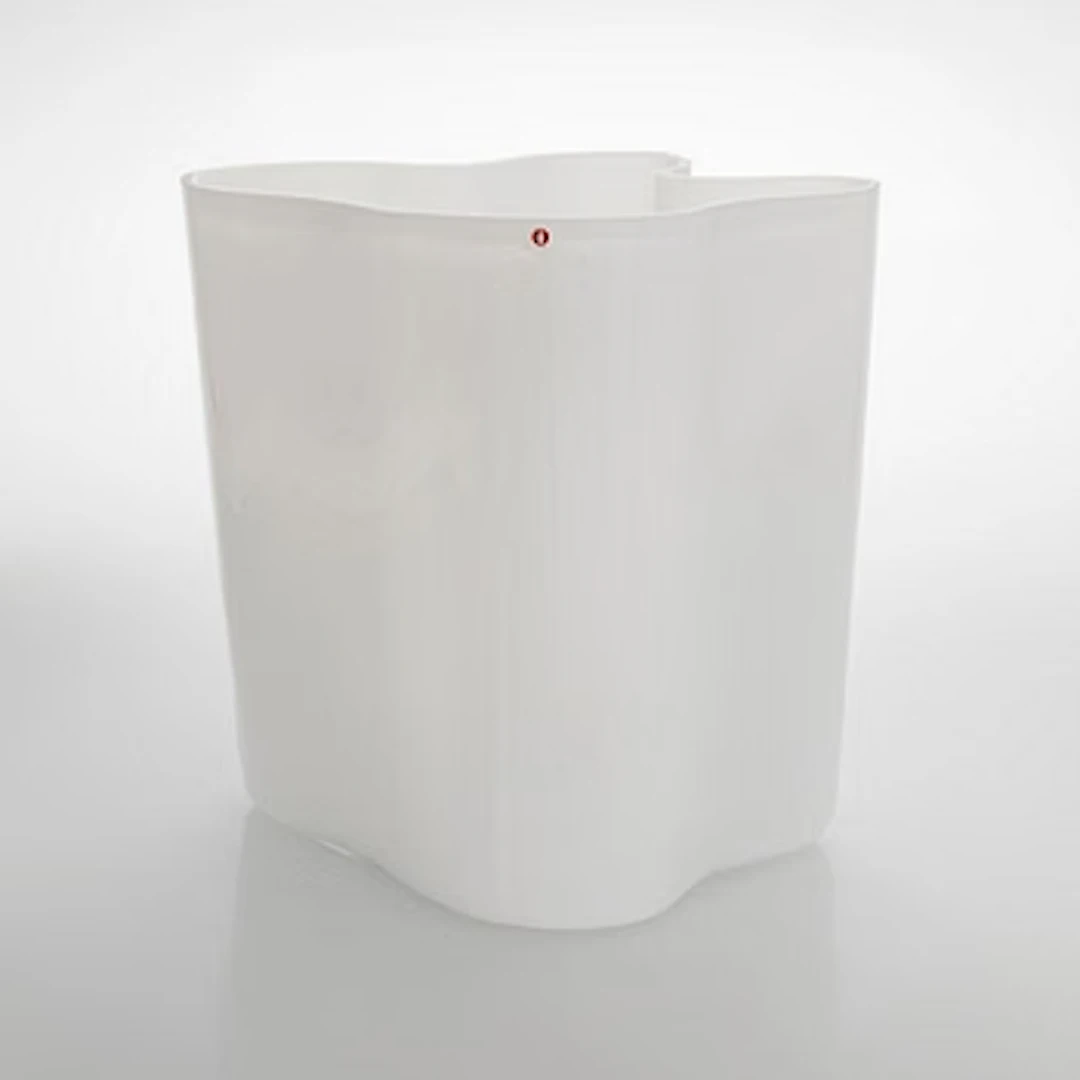 Alvar Aalto, a '3031' glass vase, signed Alvar Aalto.