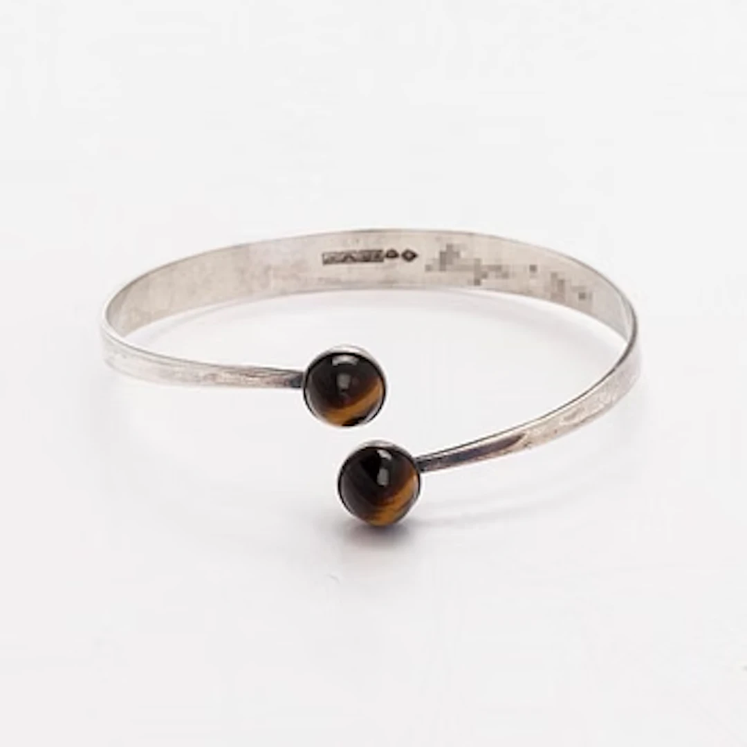 Erik Granit, bracelet, cabochon-cut tiger’s eye, silver, Helsinki 1961.