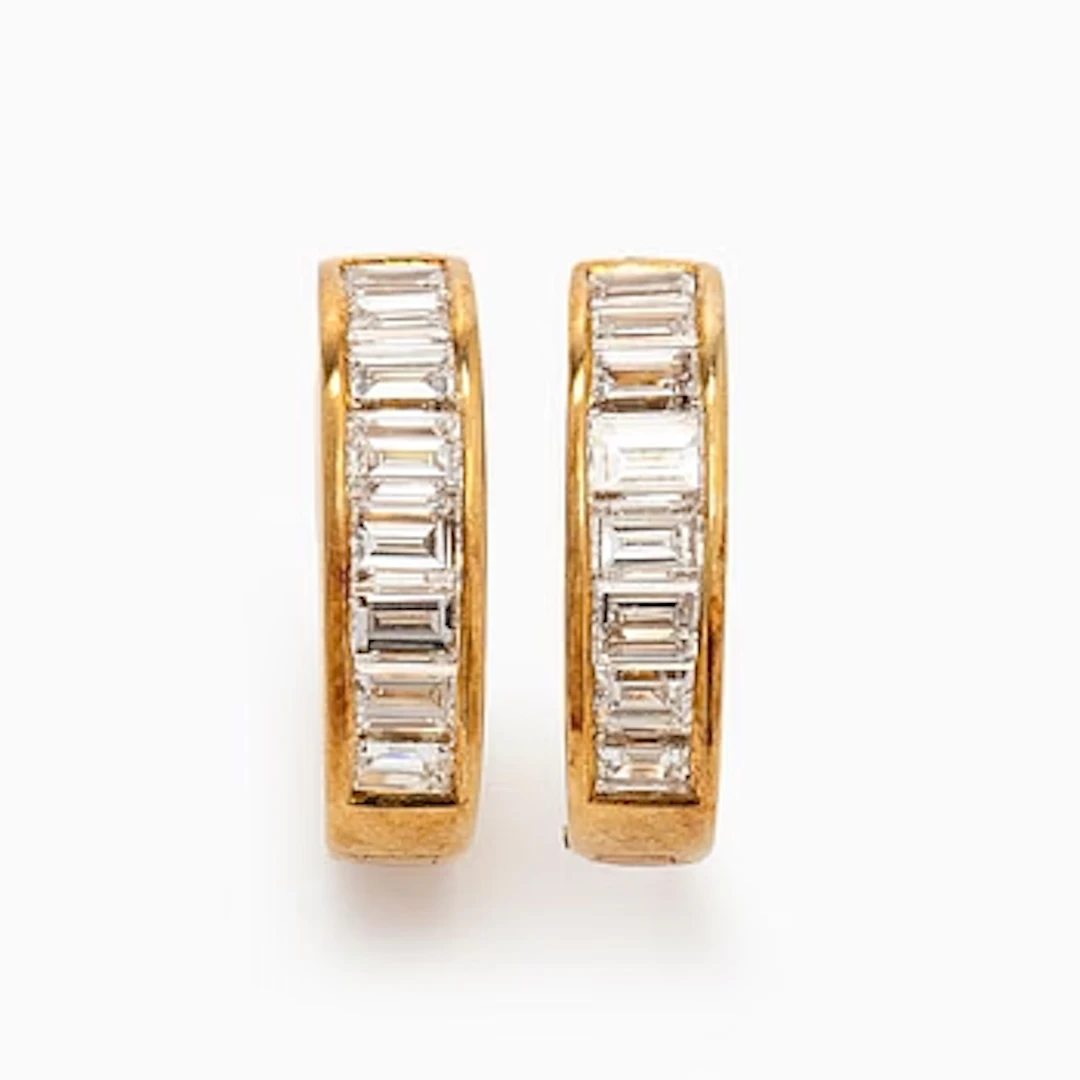 Earrings, baguette-cut diamonds, 18K gold.