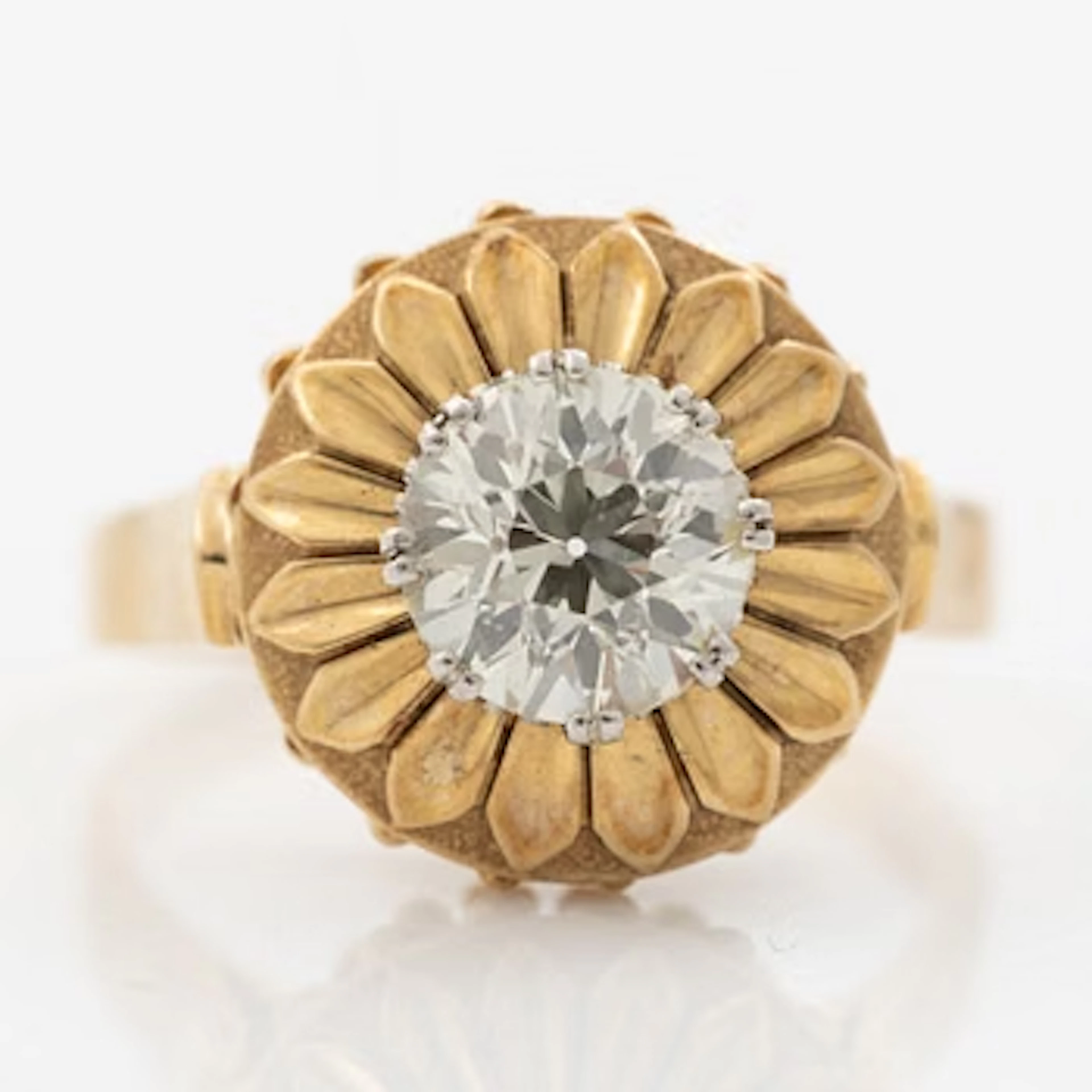 Ring, 14K gold, with an old-cut diamond of approximately 2 ct.