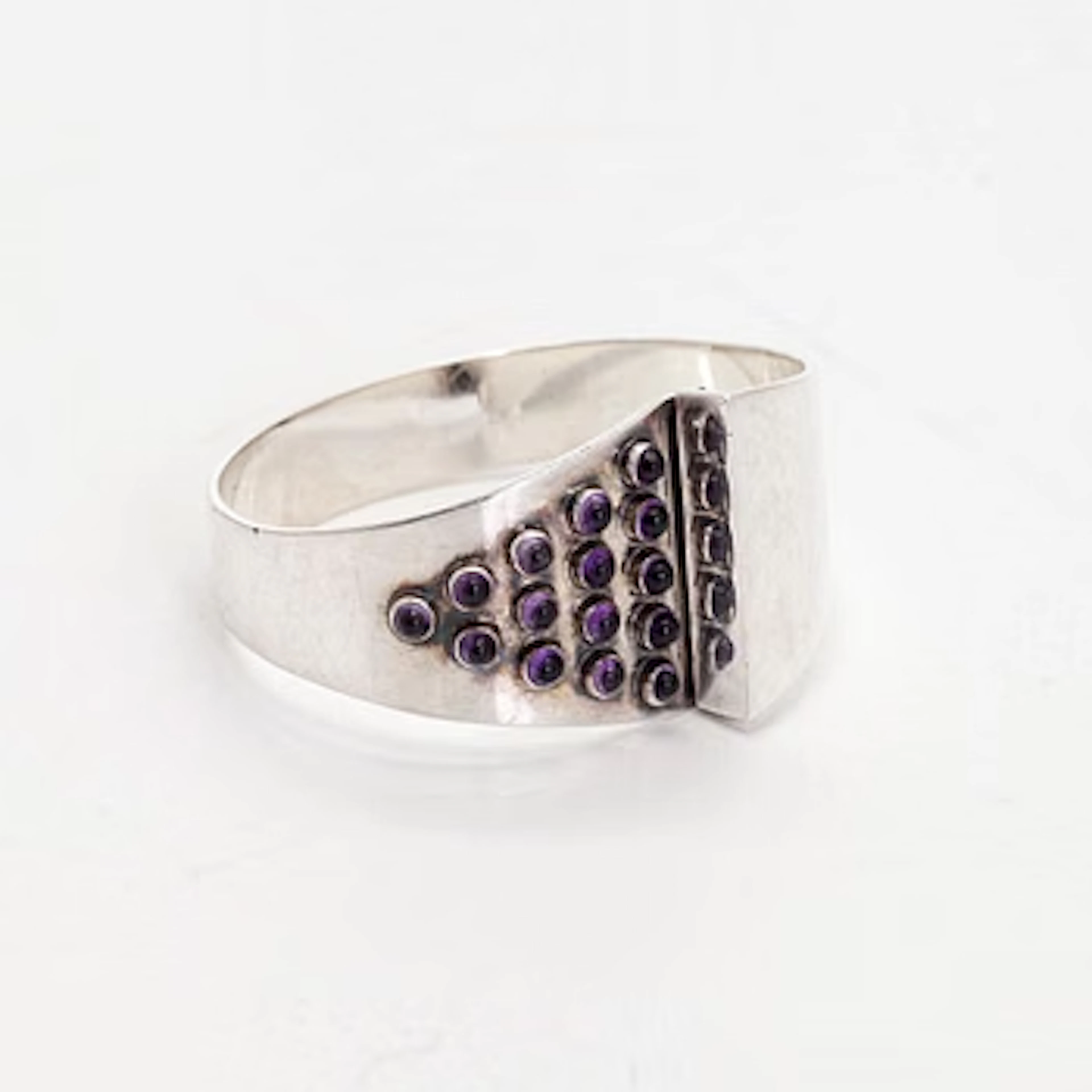 Veikko Reinikka, bracelet, cabochon-cut amethysts, silver, 1962.