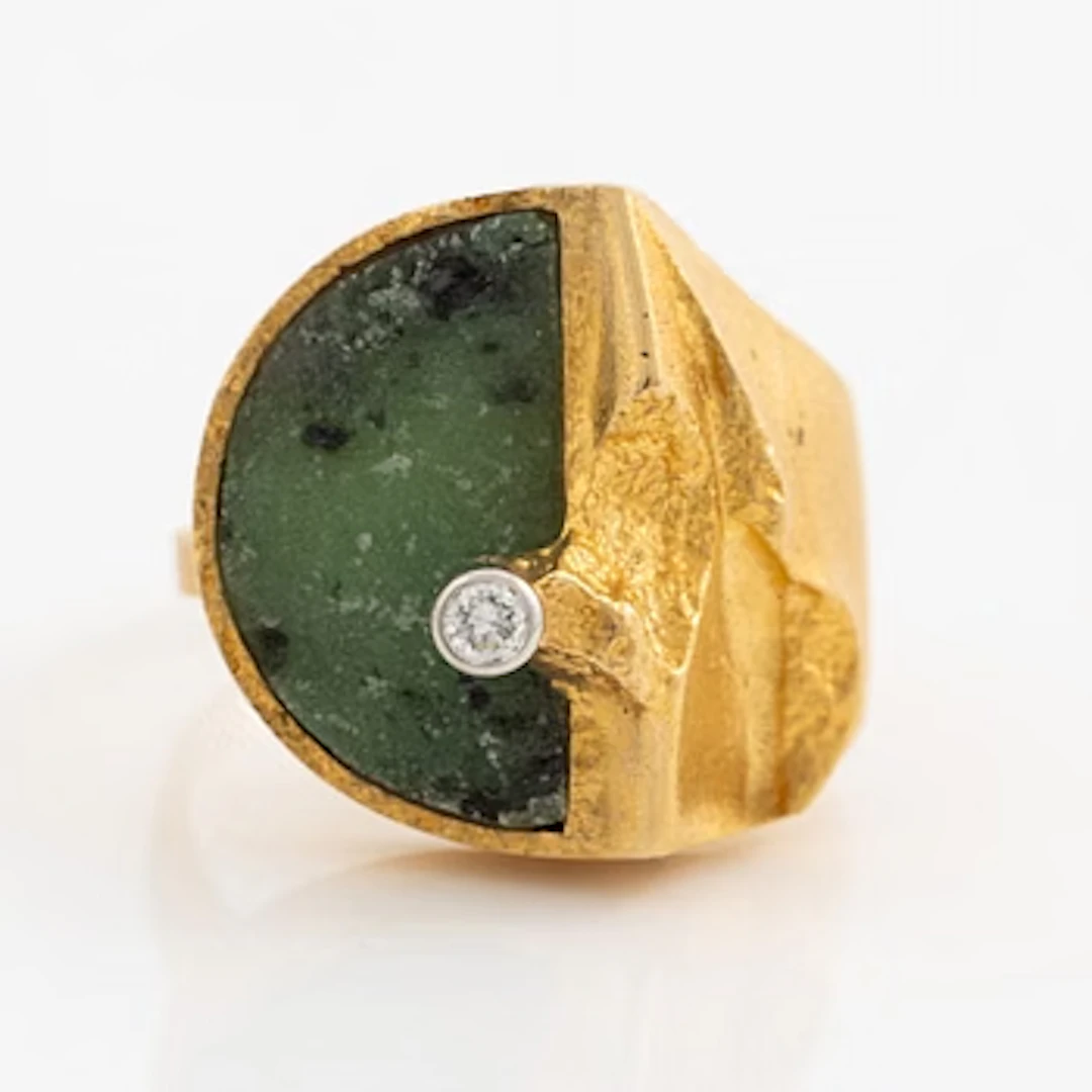 Björn Weckström, Ring, 18K gold with a zoisite and a round brilliant-cut
