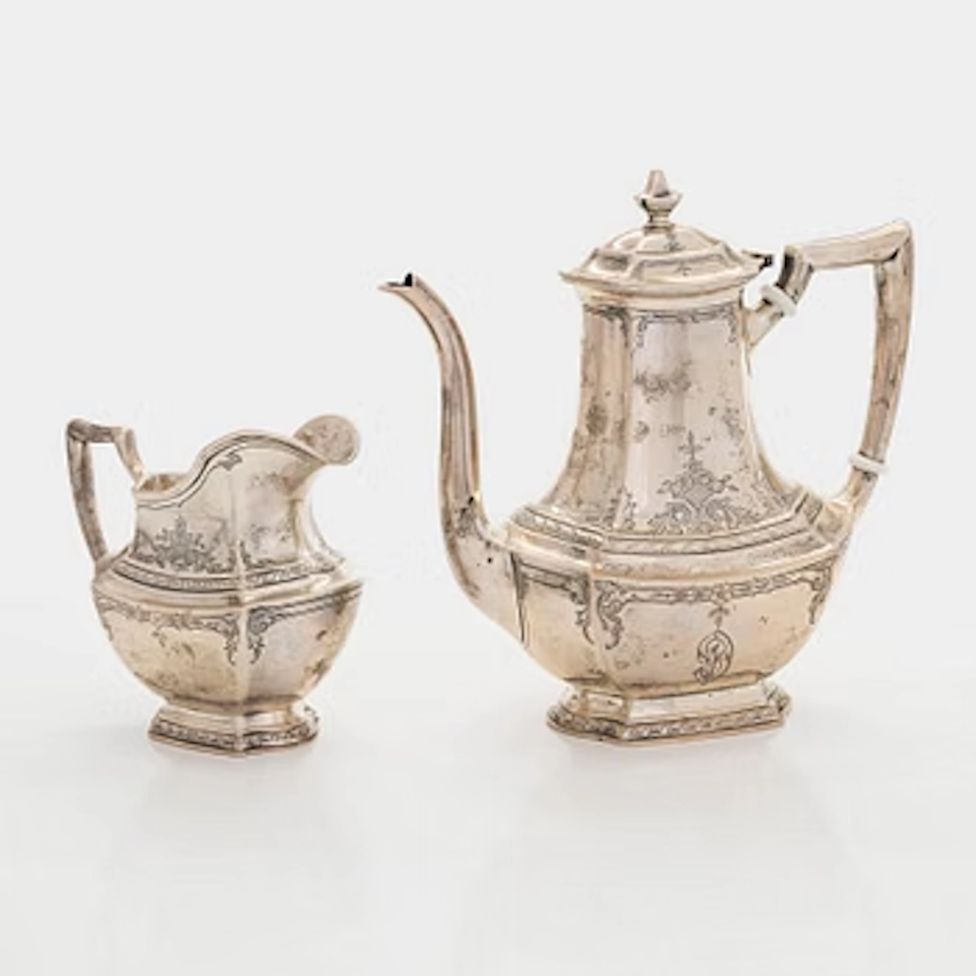 R. Wallace & Sons, a silver coffee pot and cream jug, Wallingford