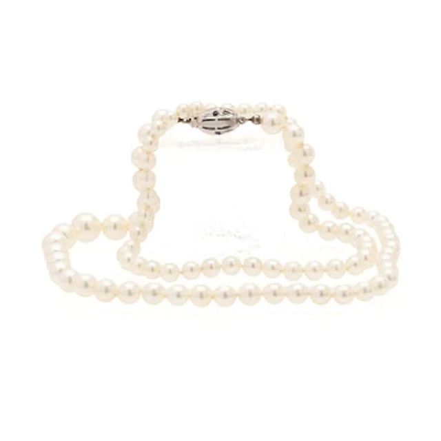Necklace of cultured graduated pearls with an 18K white gold and sapphire