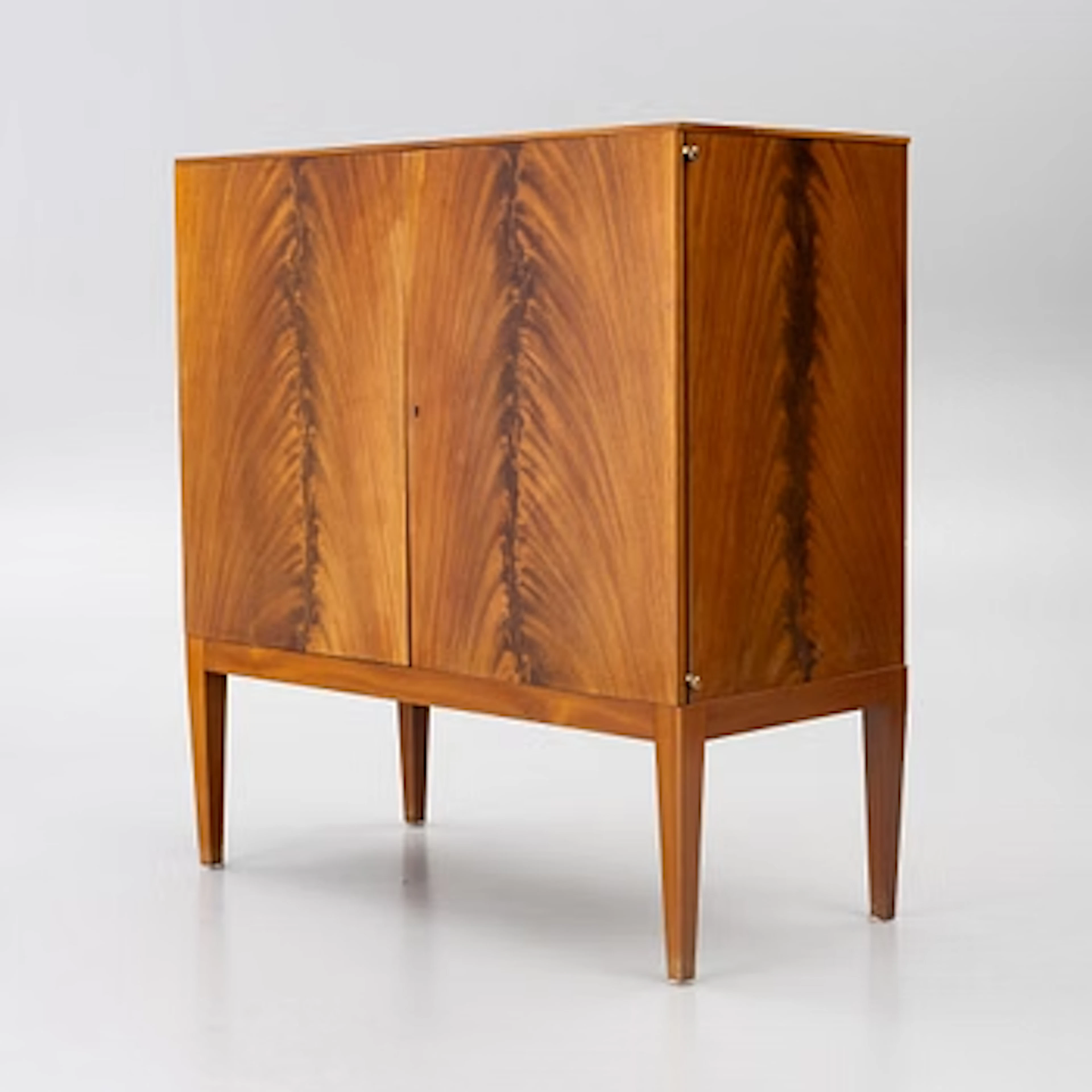 Josef Frank, Cabinet, “Skjortskåpet”, model 792, Firma Svenskt Tenn