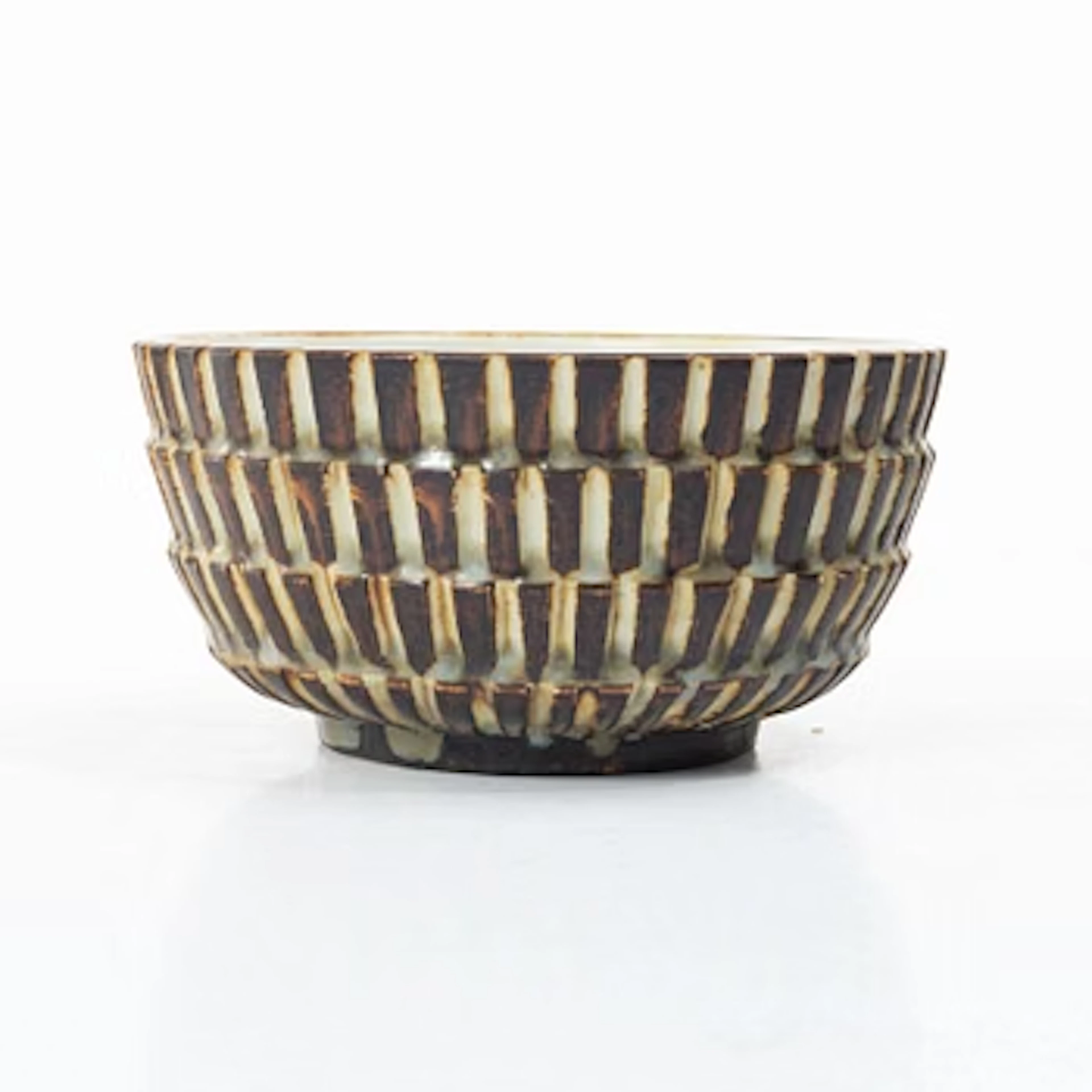 Gertrud Lönegren, A stoneware bowl, Rörstrand, 1936-1941.