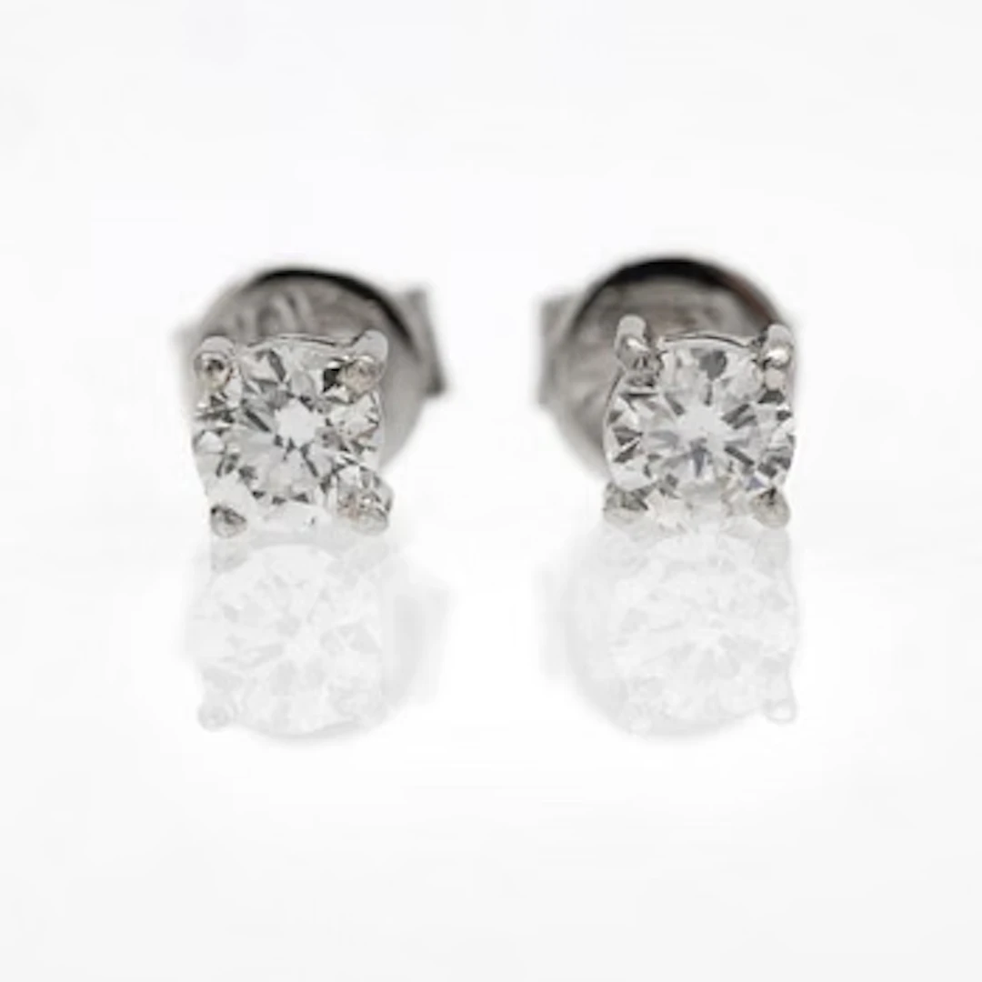 18K white gold earrings with diamonds.