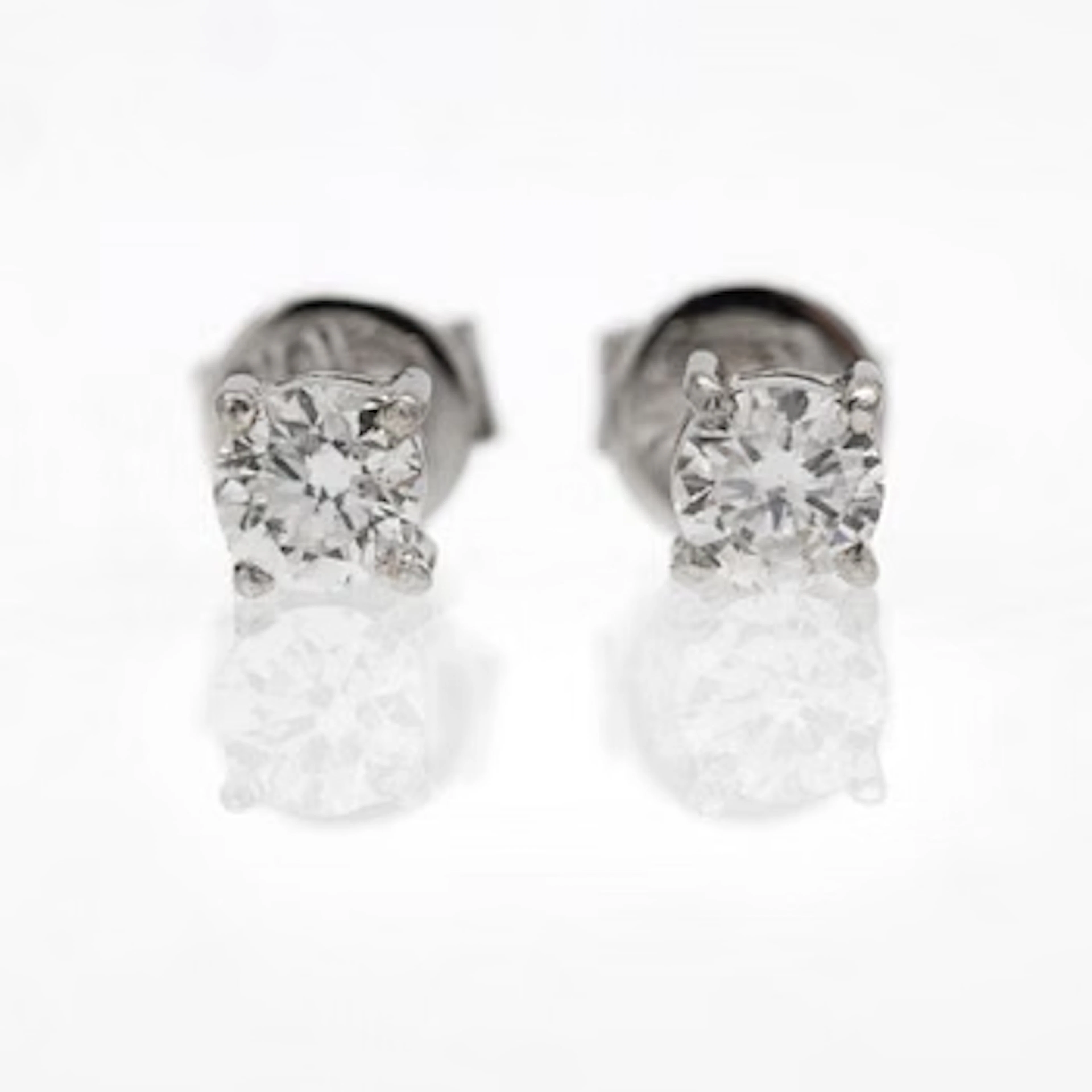 18K white gold earrings with diamonds.